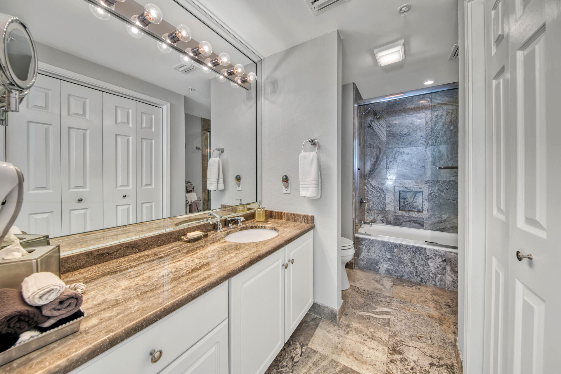 WATERVIEW TOWERS YACHT CLUB - Residential