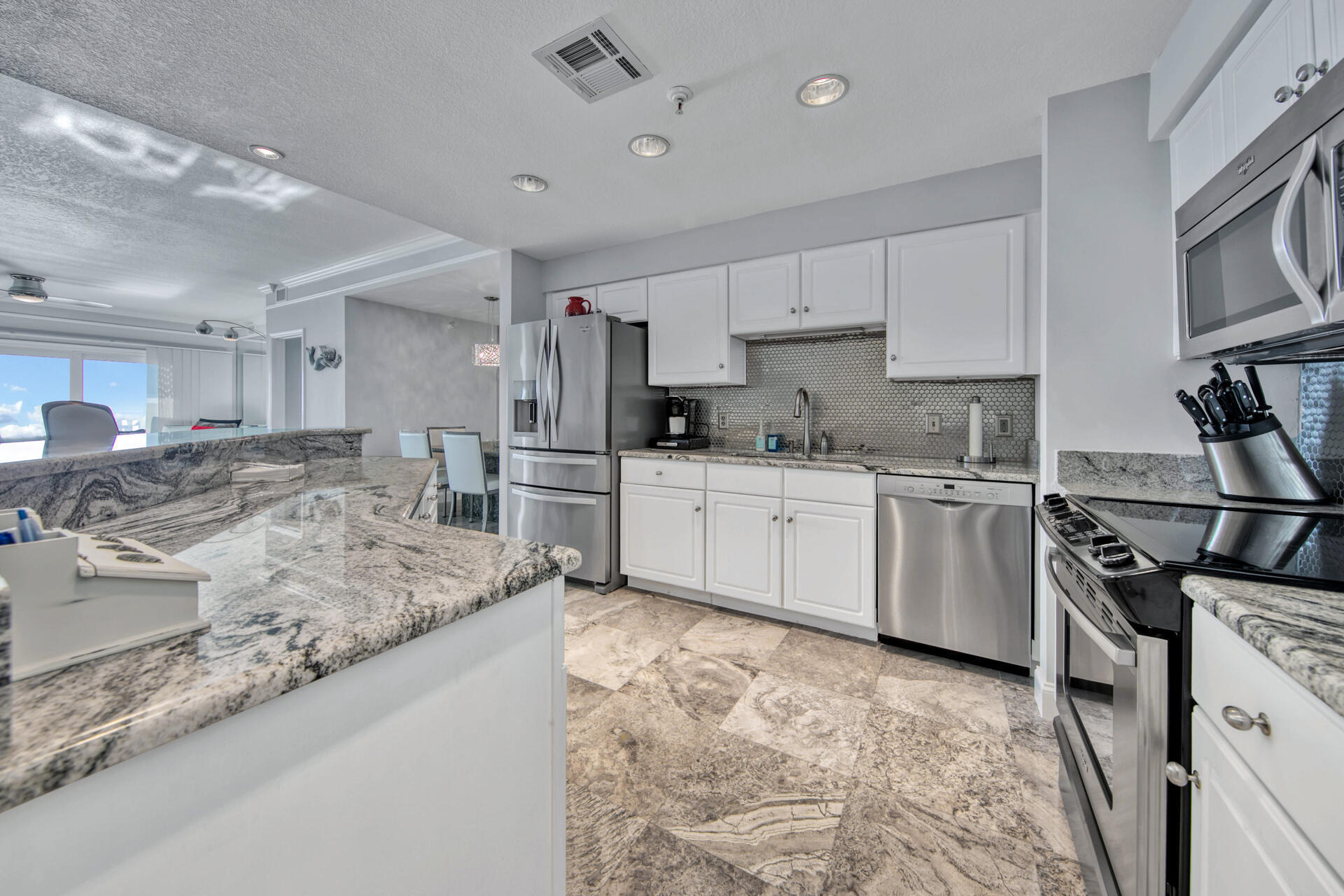 WATERVIEW TOWERS YACHT CLUB - Residential