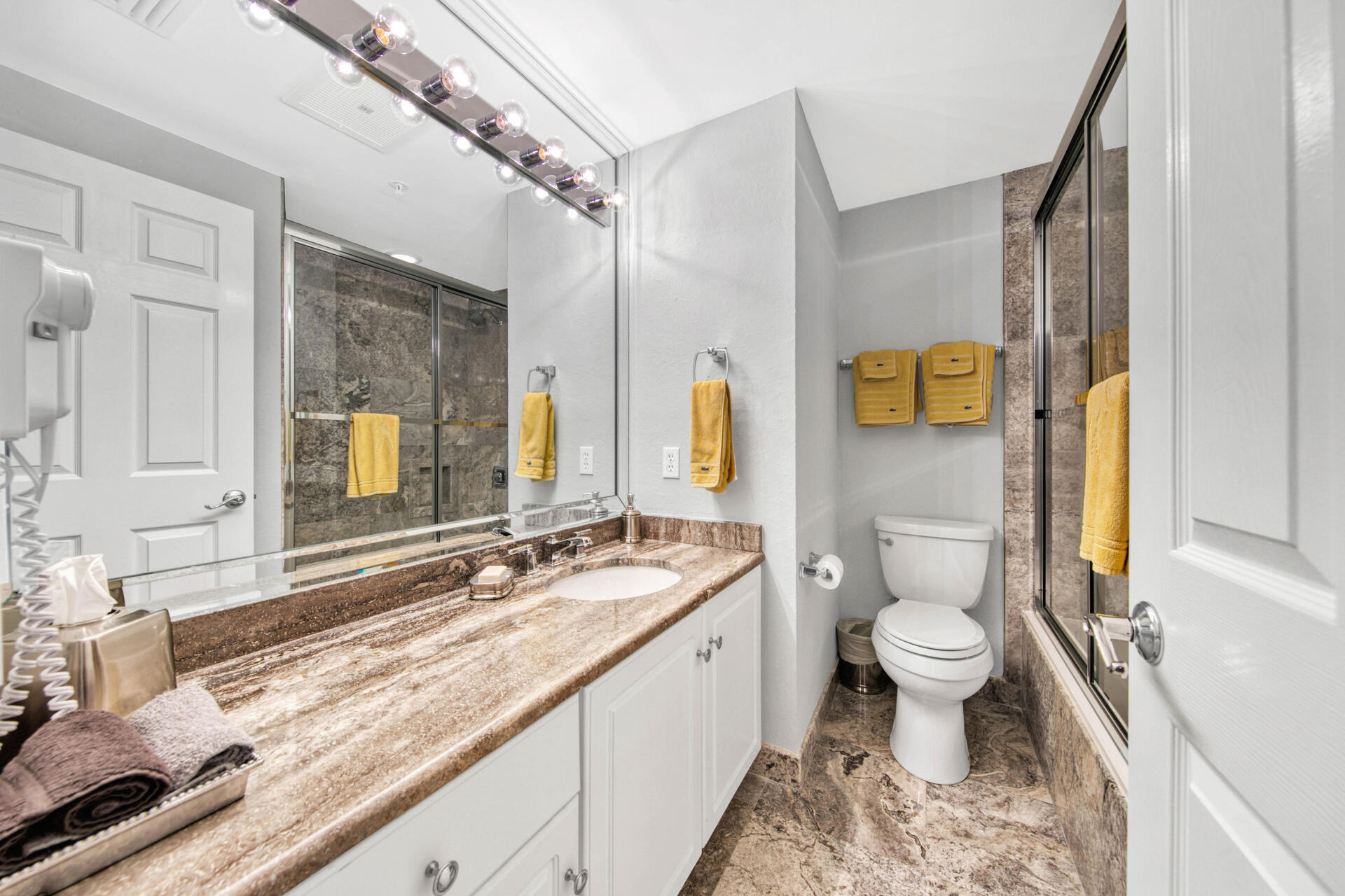 WATERVIEW TOWERS YACHT CLUB - Residential