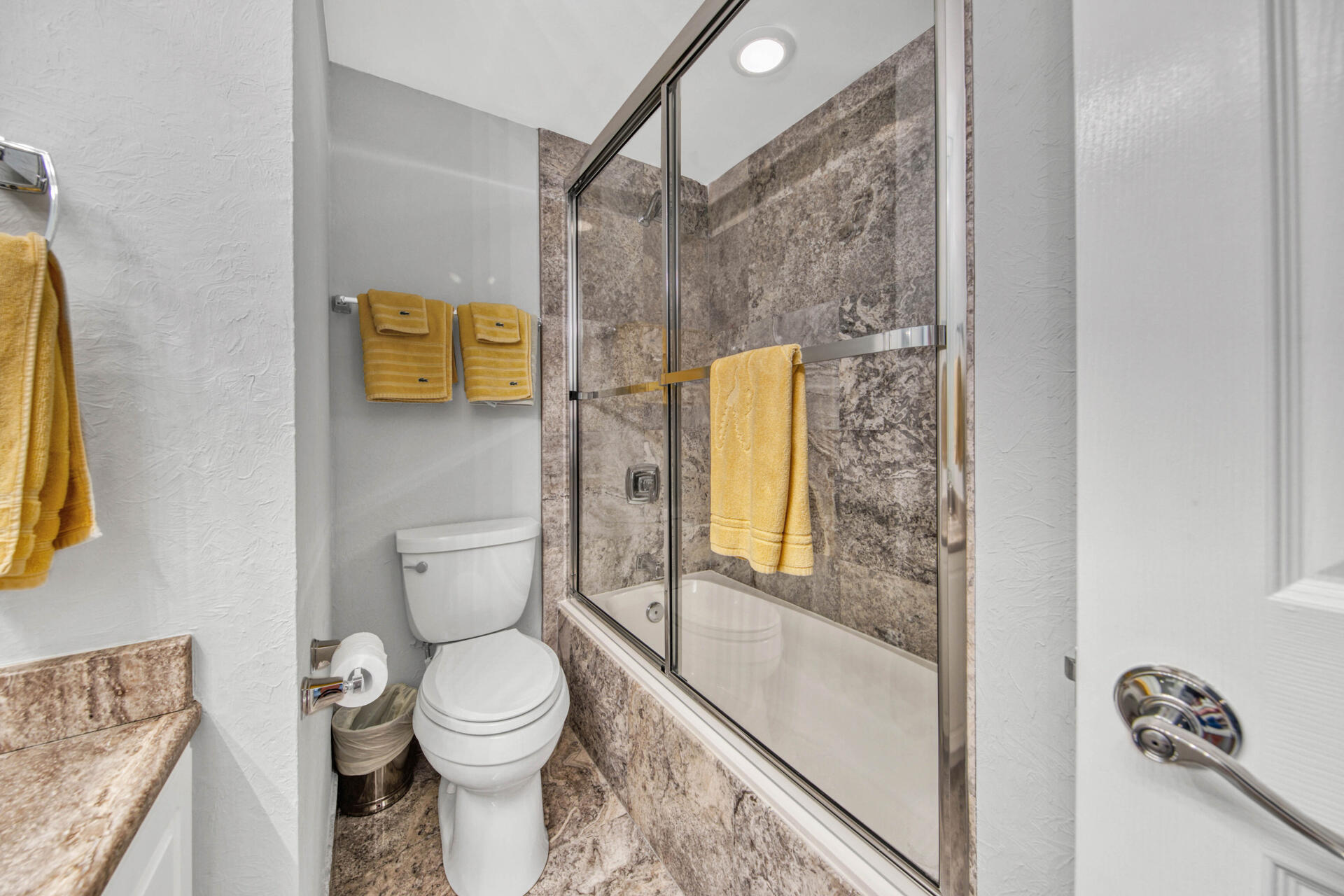 WATERVIEW TOWERS YACHT CLUB - Residential