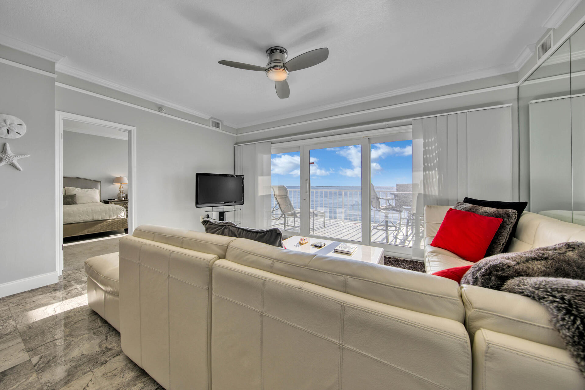 WATERVIEW TOWERS YACHT CLUB - Residential