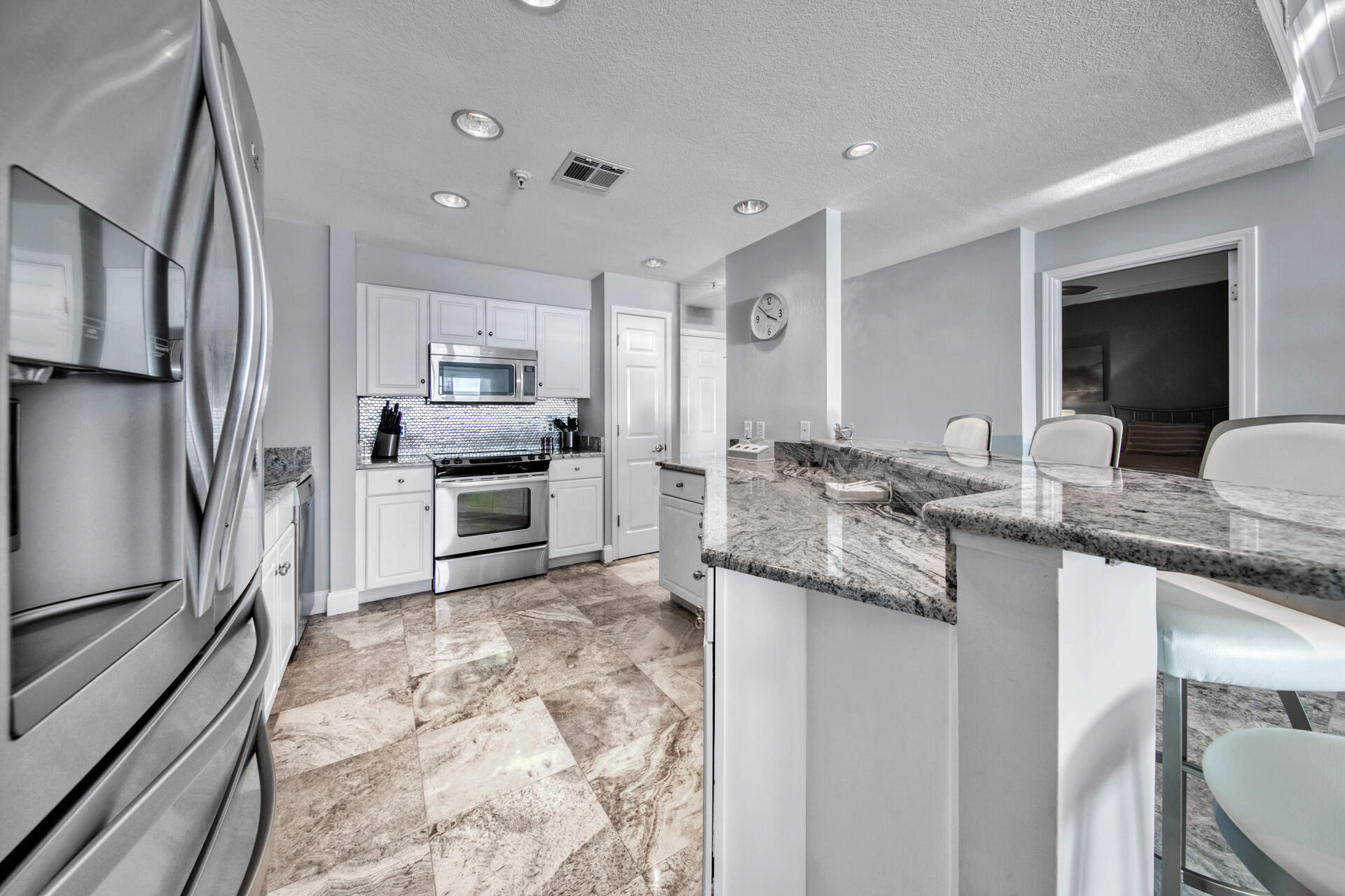 WATERVIEW TOWERS YACHT CLUB - Residential