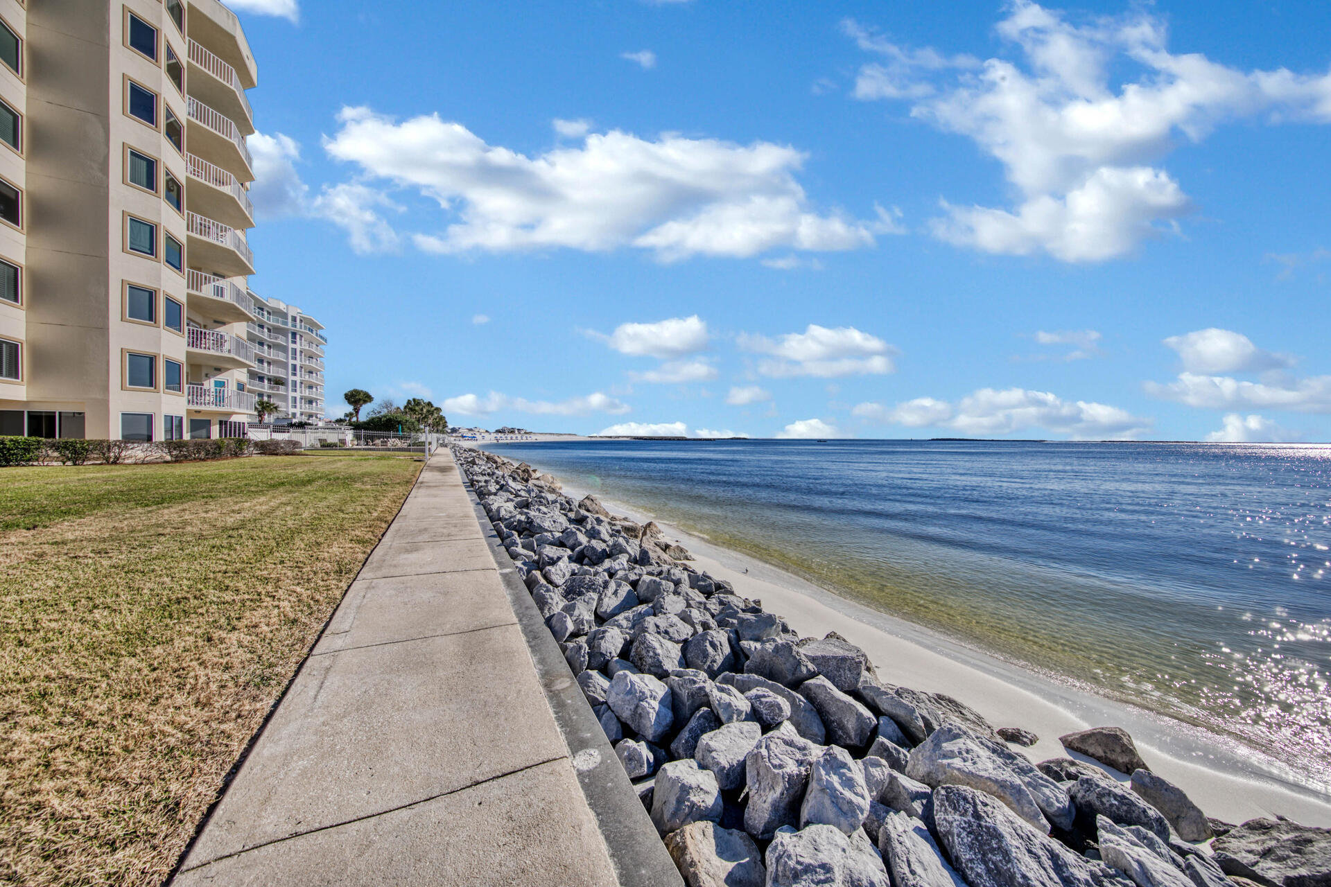 WATERVIEW TOWERS YACHT CLUB - Residential