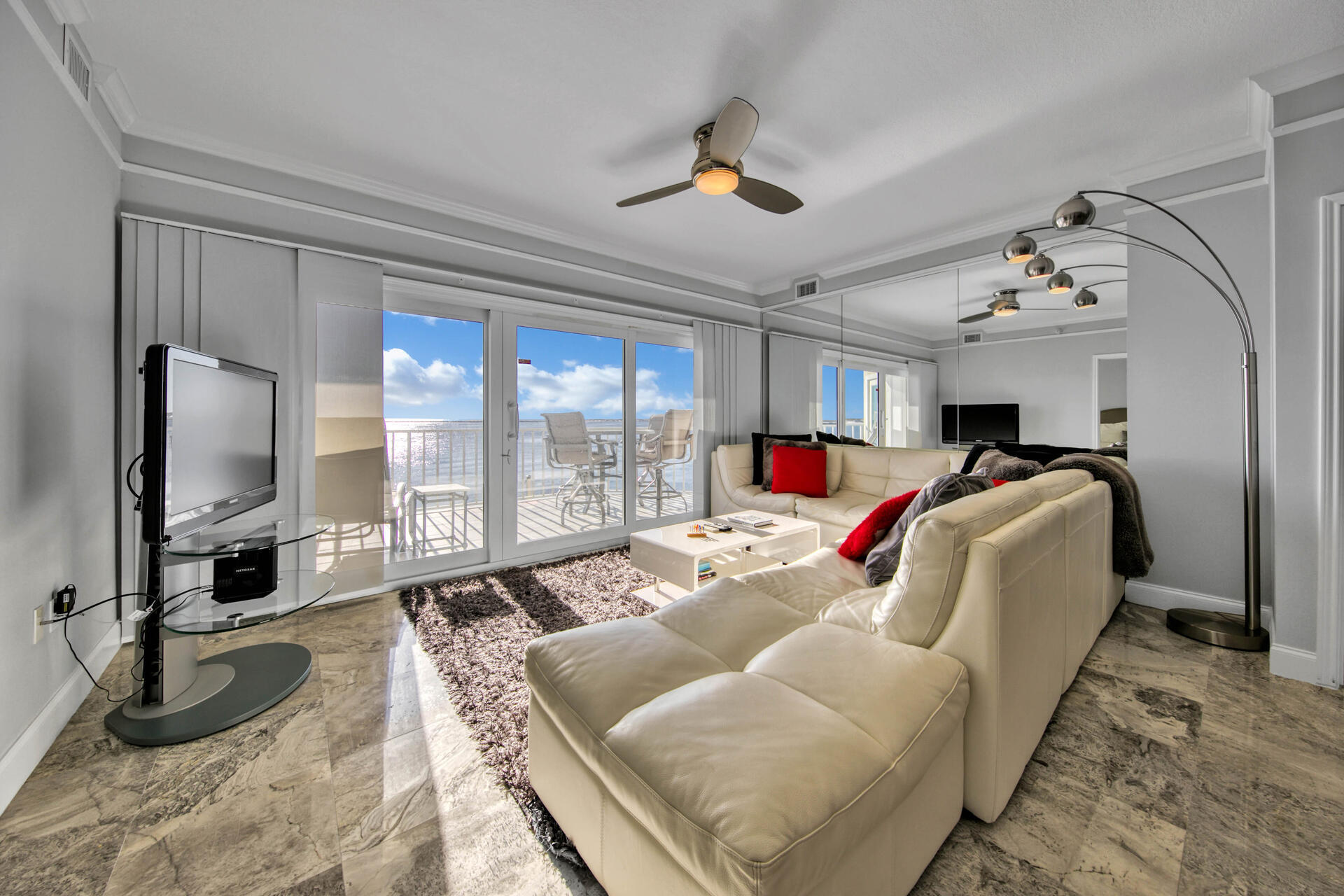 WATERVIEW TOWERS YACHT CLUB - Residential