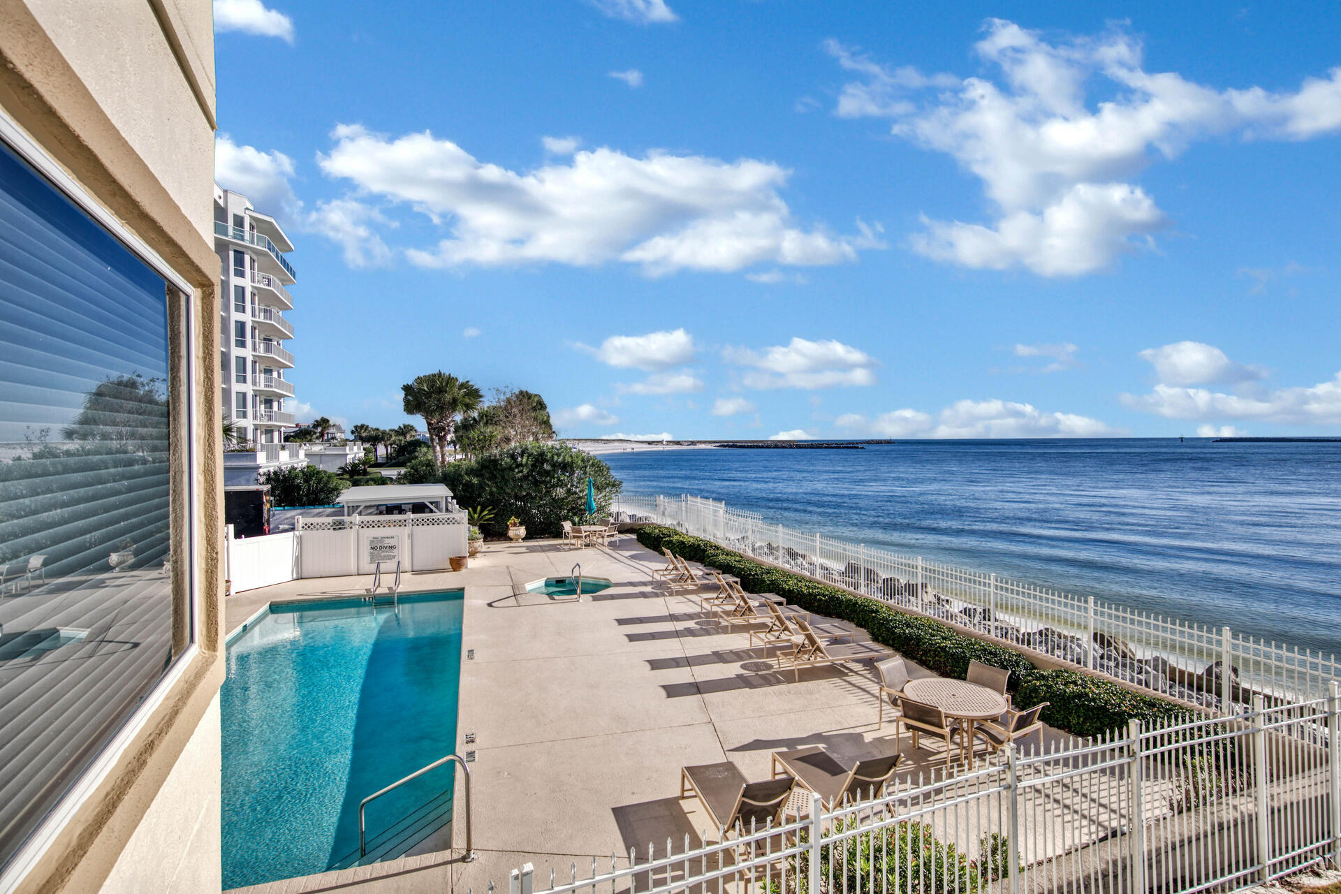 WATERVIEW TOWERS YACHT CLUB - Residential