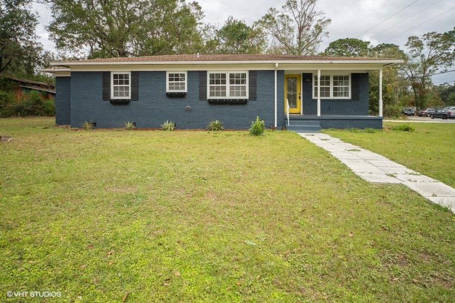 Great 4 bedroom, 2 bath attached, 2 car garage brick ranch with an open porch in the North Lakeview subdivision. Spacious living room with lots of windows that draw in tons of natural sunlight that flows seamlessly into the dining room. Kitchen has bright colored kitchen cabinets with plenty of counter space to prep meals, tracking lighting and stainless-steel appliances that remain with the home. Each bedroom is equipped with hardwood flooring and ceiling fans. Master bedroom has its own private bath with a standup shower and a walk-in closet. The enormous garage has ample room for storage. This home was recently painted, there's no HOA and is available for immediate occupancy. Don't let this slip away! Schedule your showing today!