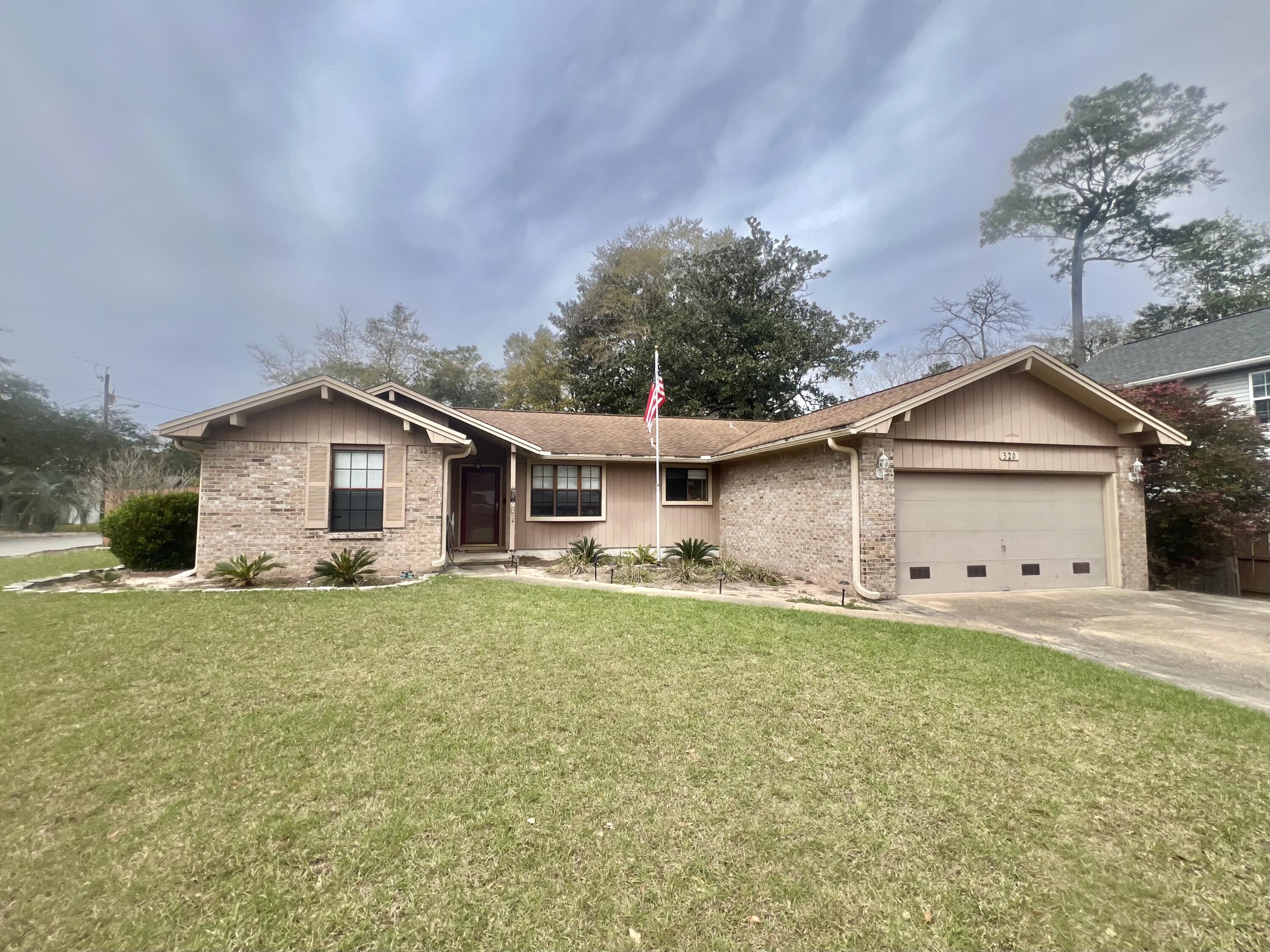 VALPARAISO PINECREST 5 - Residential Lease