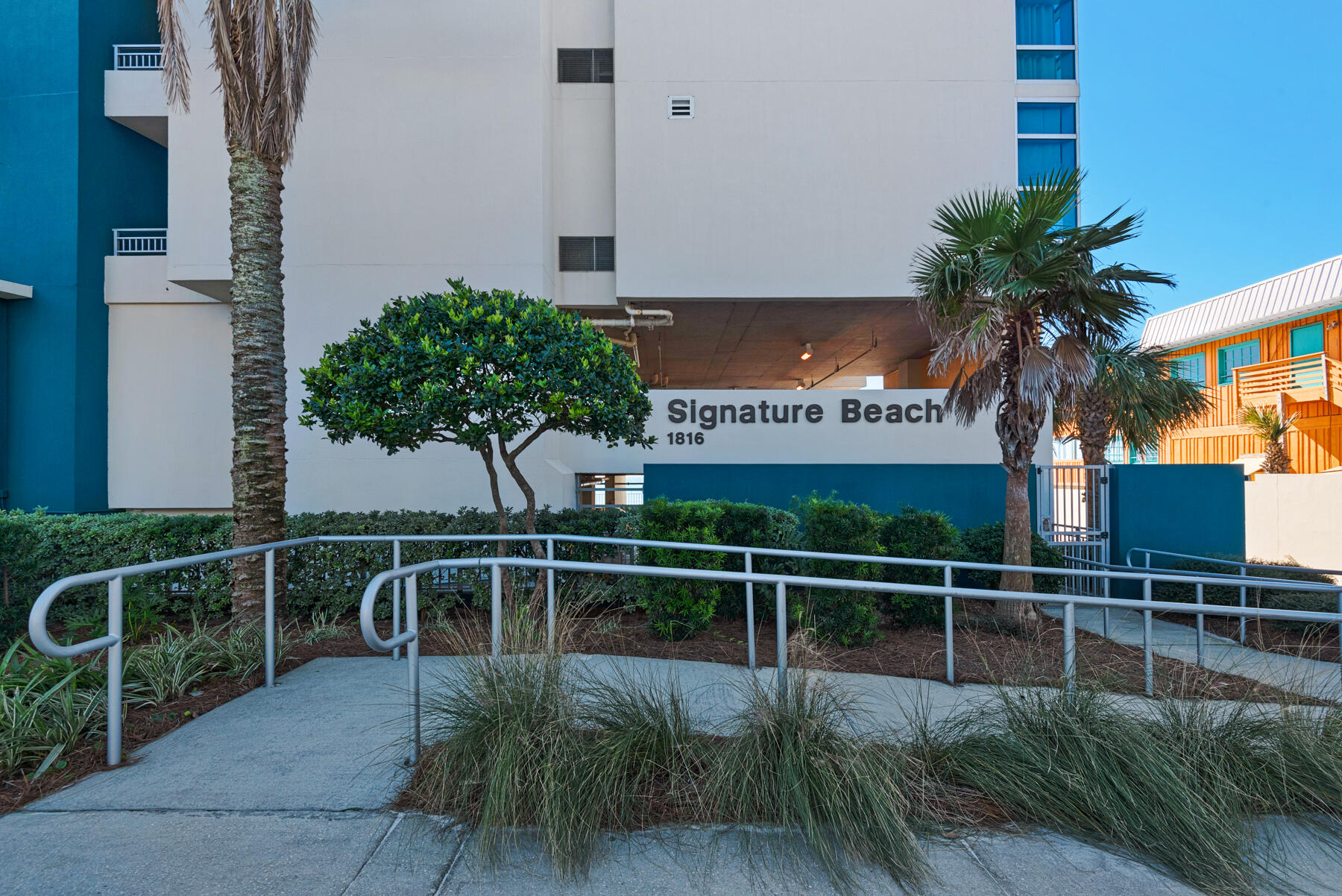 SIGNATURE BEACH - Residential