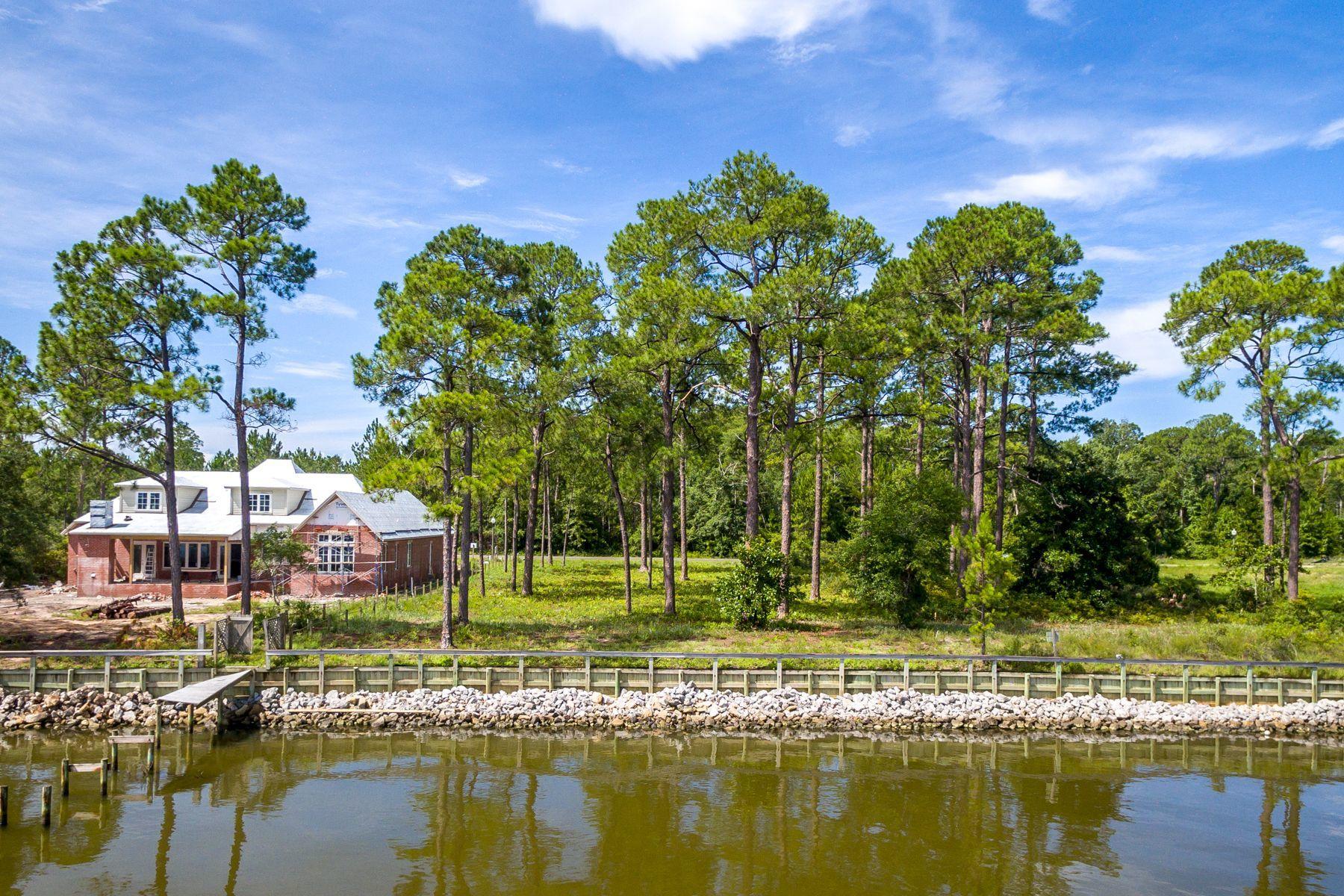 SECLUSION BAY - Land