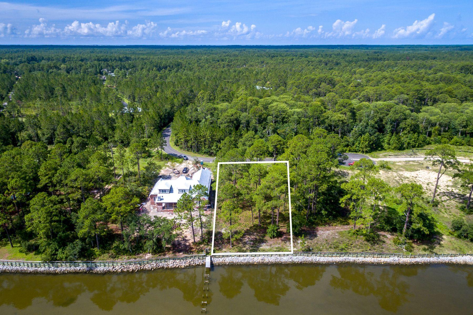 SECLUSION BAY - Land