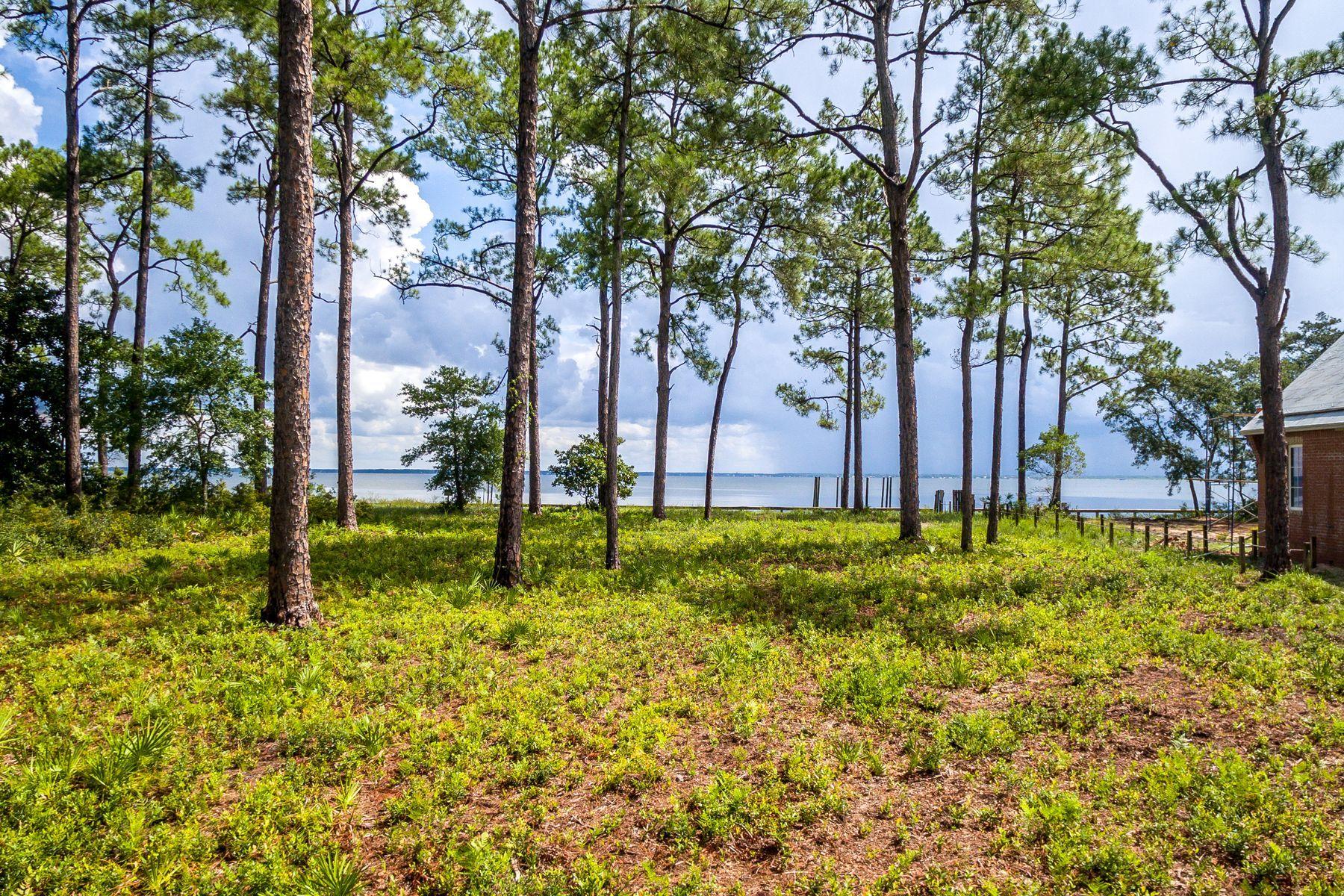 SECLUSION BAY - Land