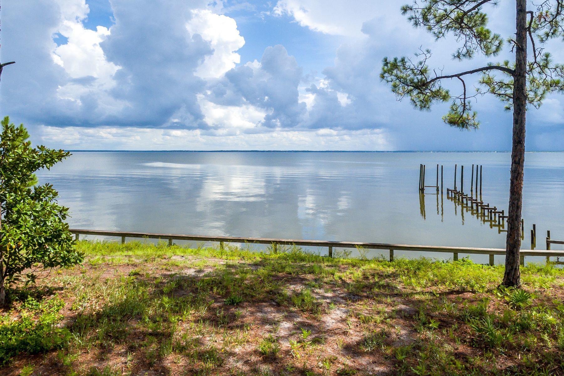 SECLUSION BAY - Land