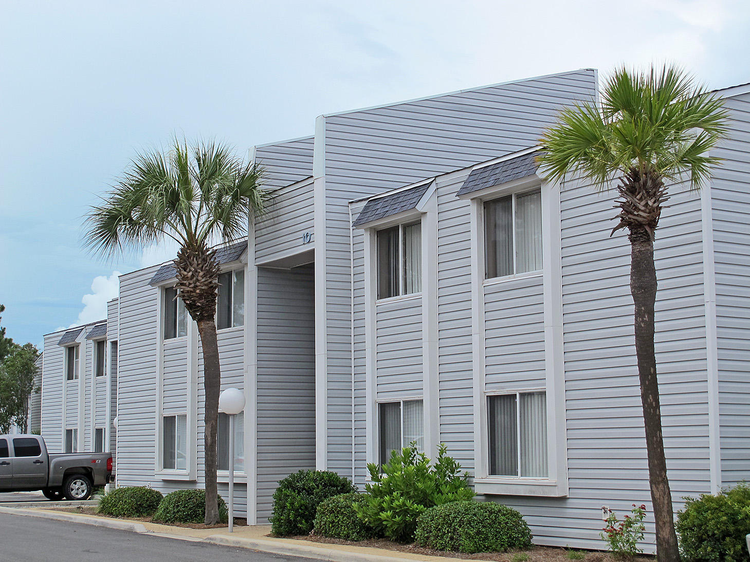 FINISTERRA CONDO - Residential