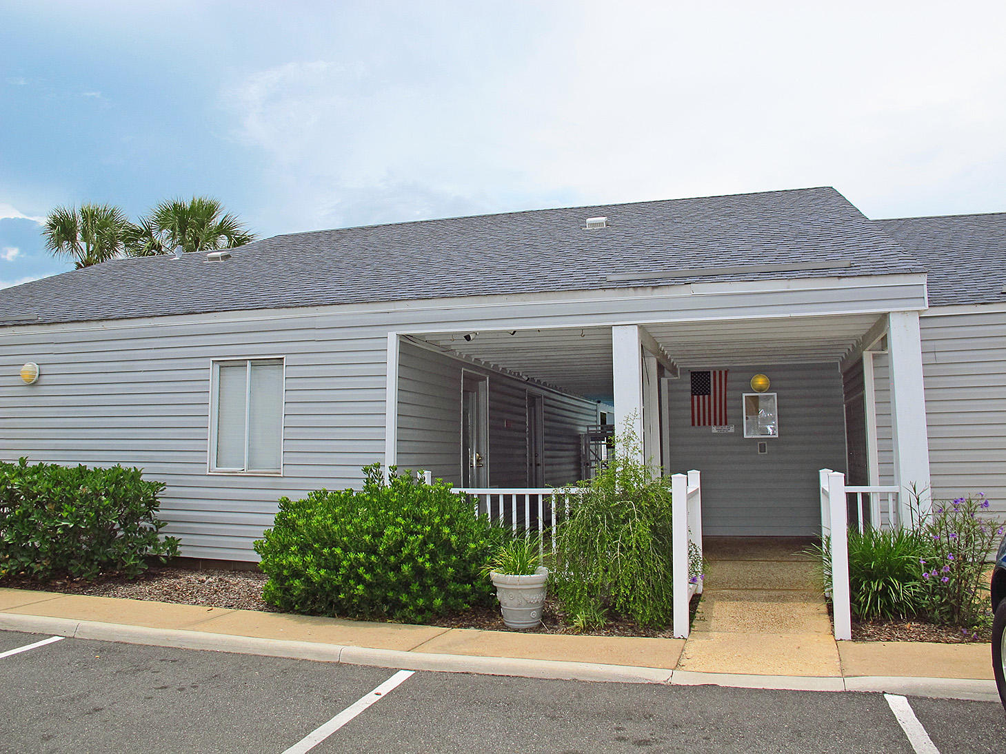 FINISTERRA CONDO - Residential