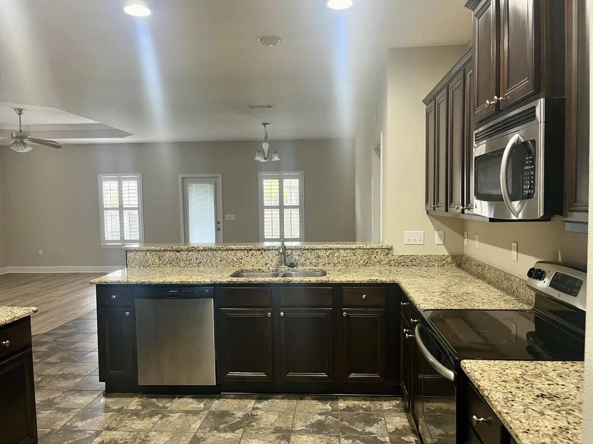 WATERFORD SOUND - Residential Lease