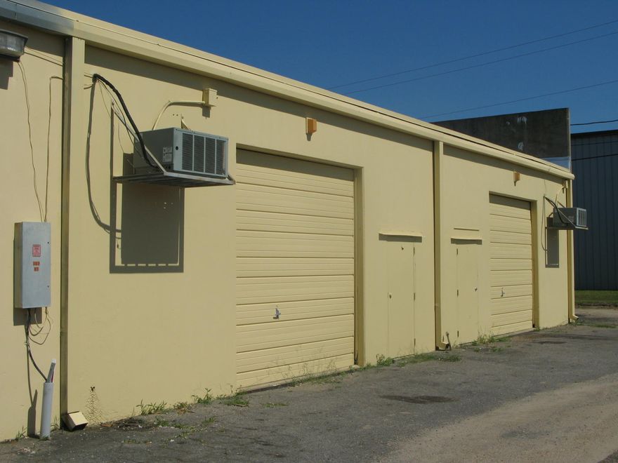 Nice office/warehouse and will be available May 1st. Mix of office and some warehouse area. 2 10'x10' rollup doors.