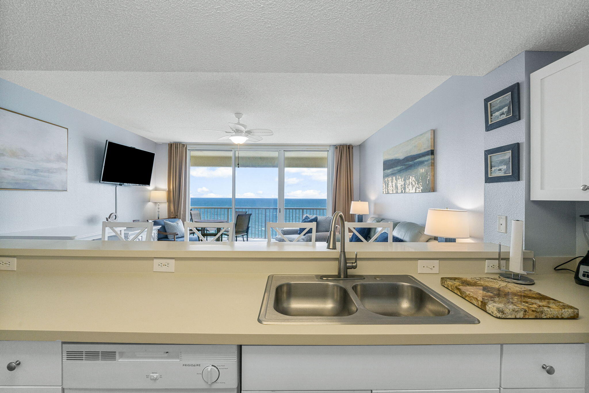 MAJESTIC BEACH TOWERS I - Residential