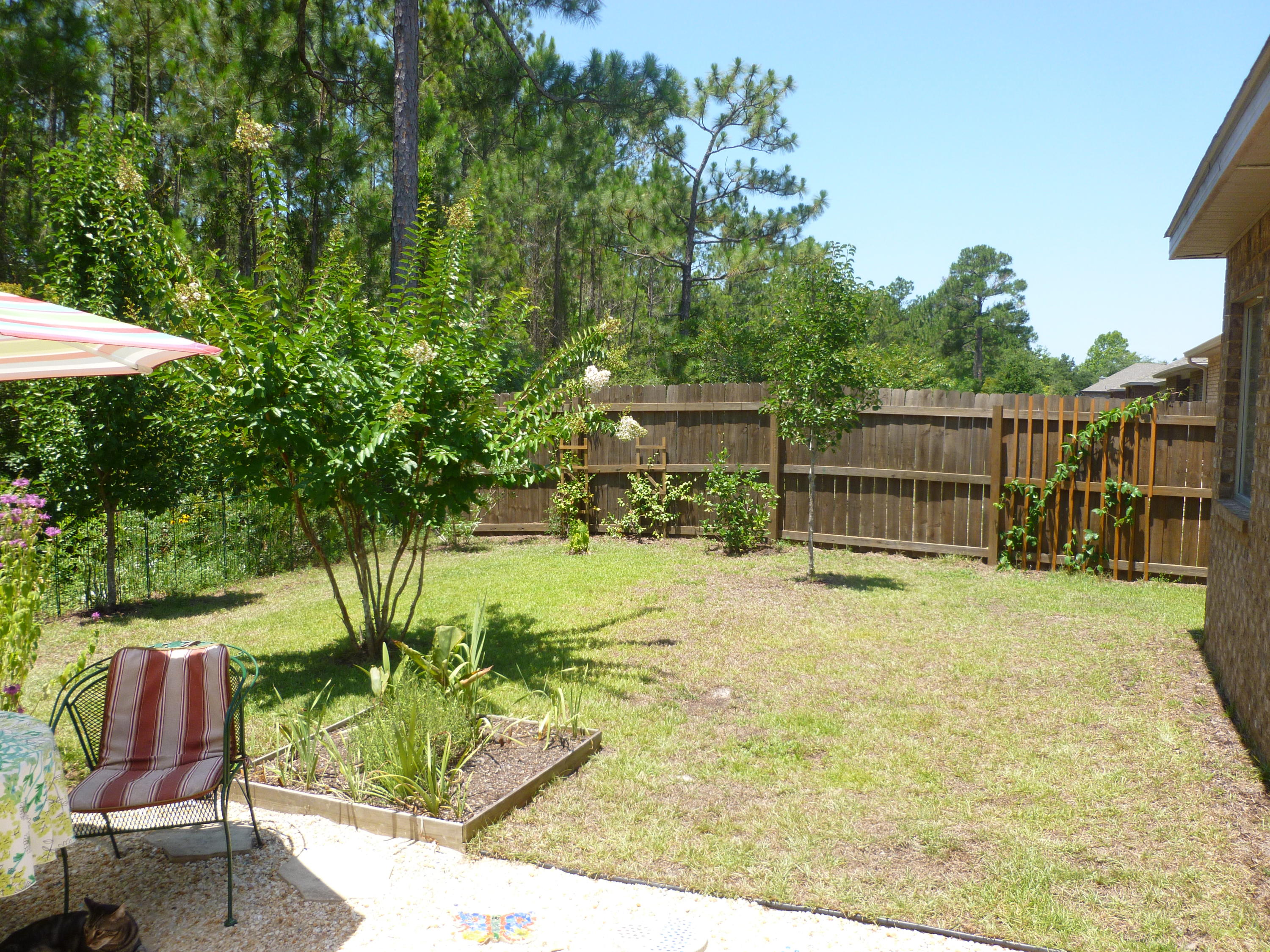 WHISPERING LAKE - Residential