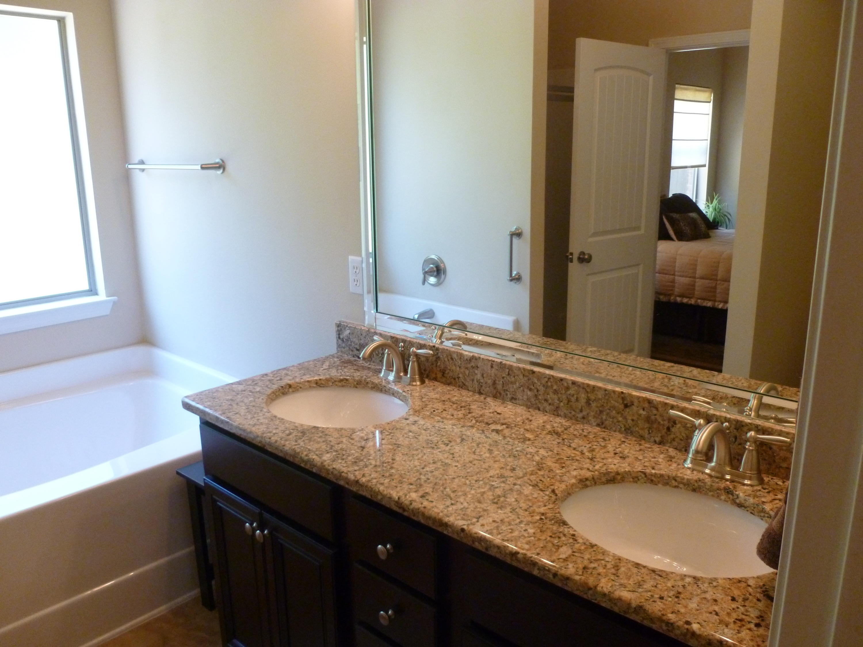 WHISPERING LAKE - Residential