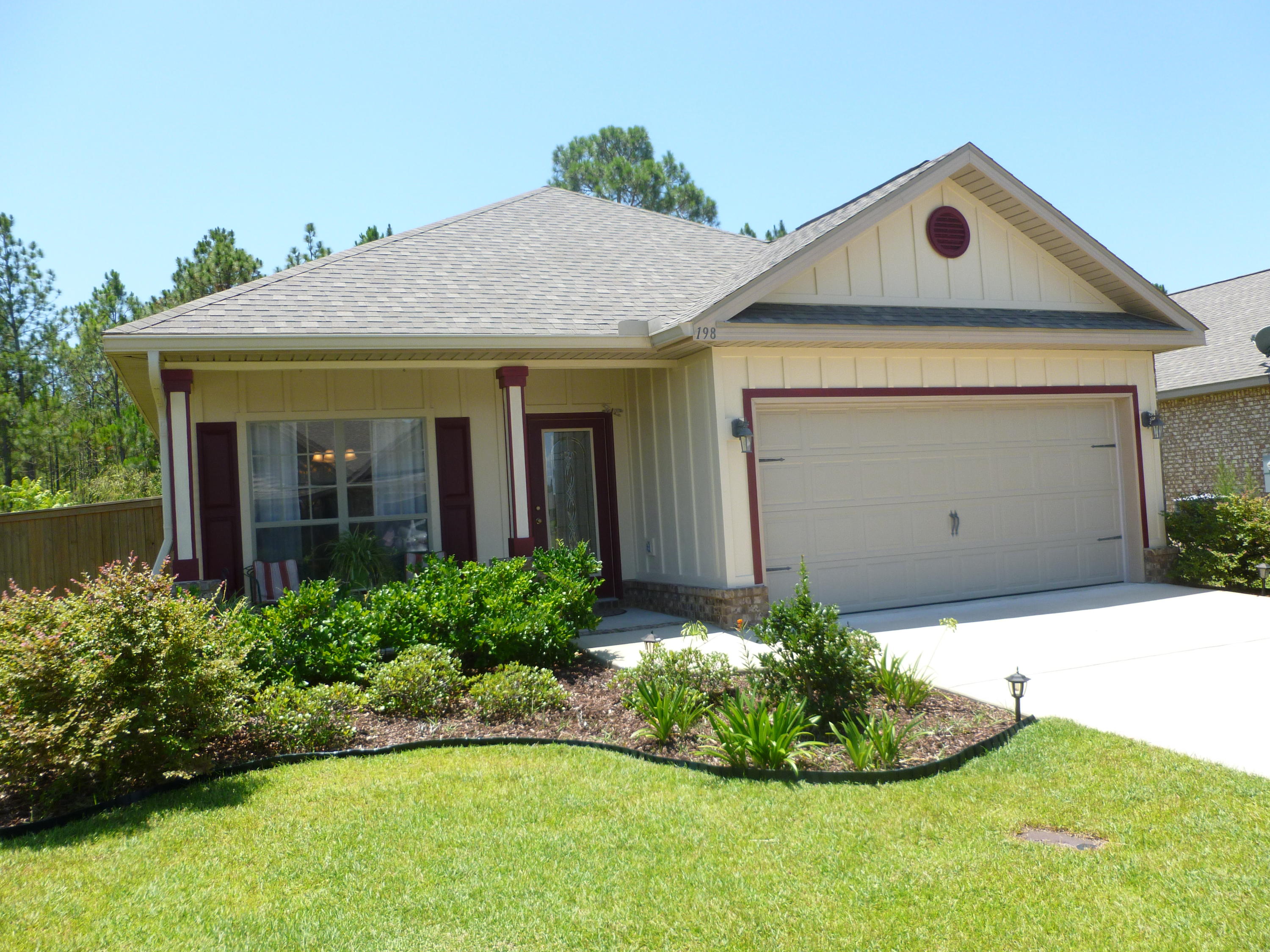 WHISPERING LAKE - Residential