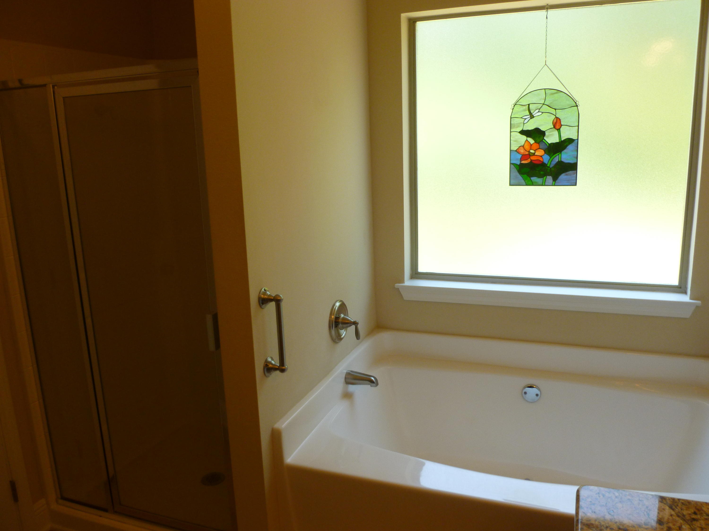 WHISPERING LAKE - Residential