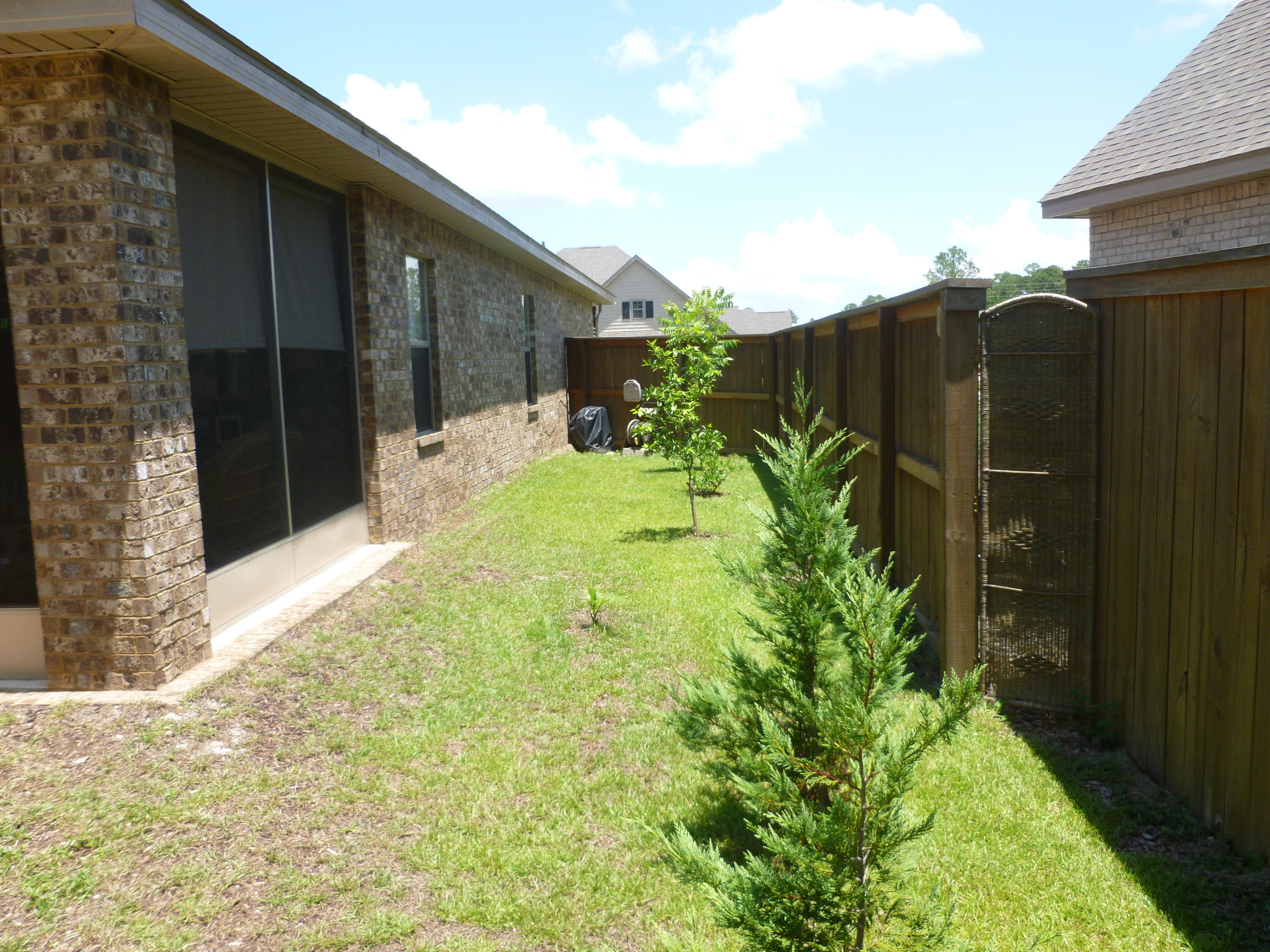 WHISPERING LAKE - Residential