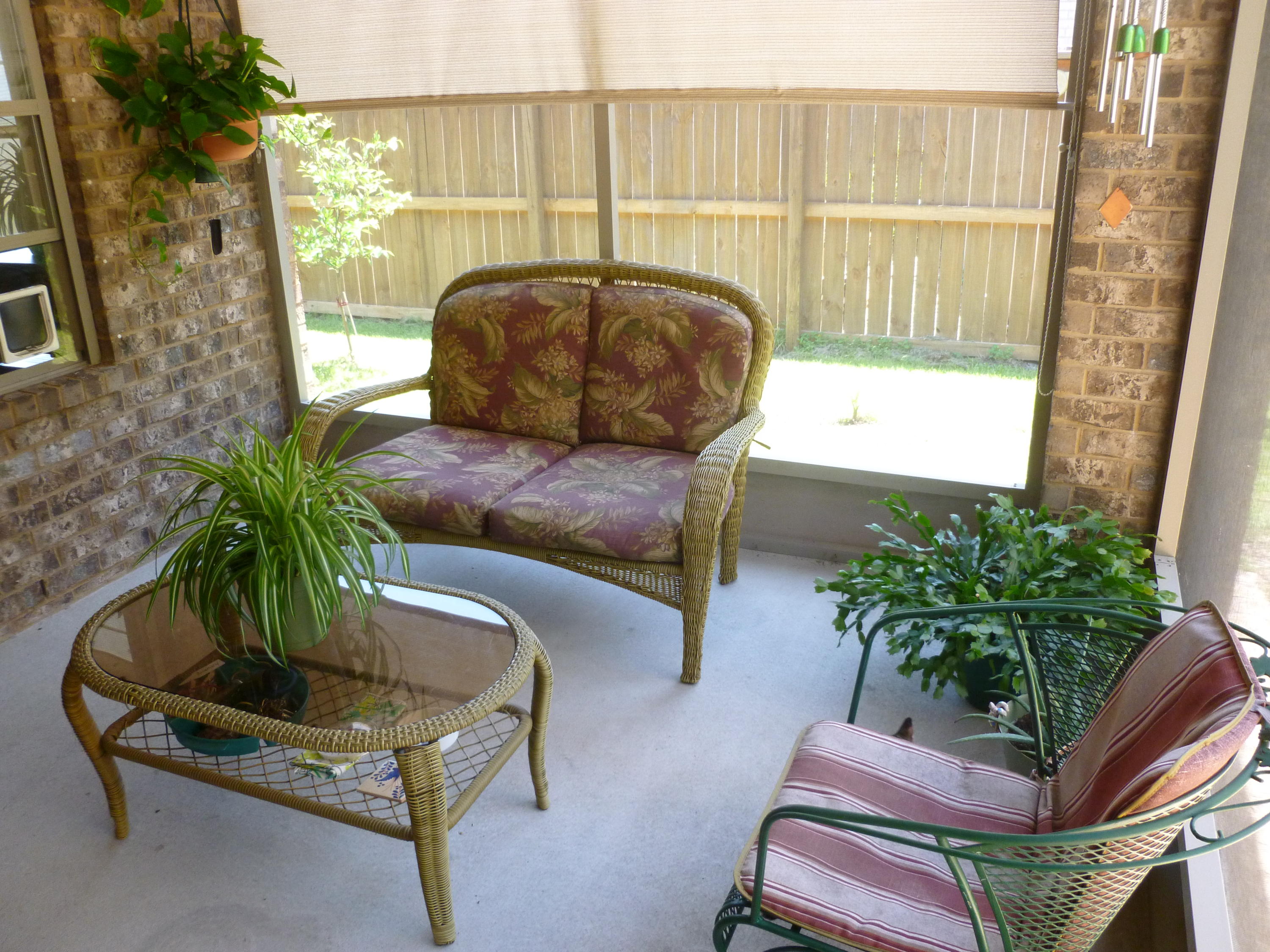 WHISPERING LAKE - Residential