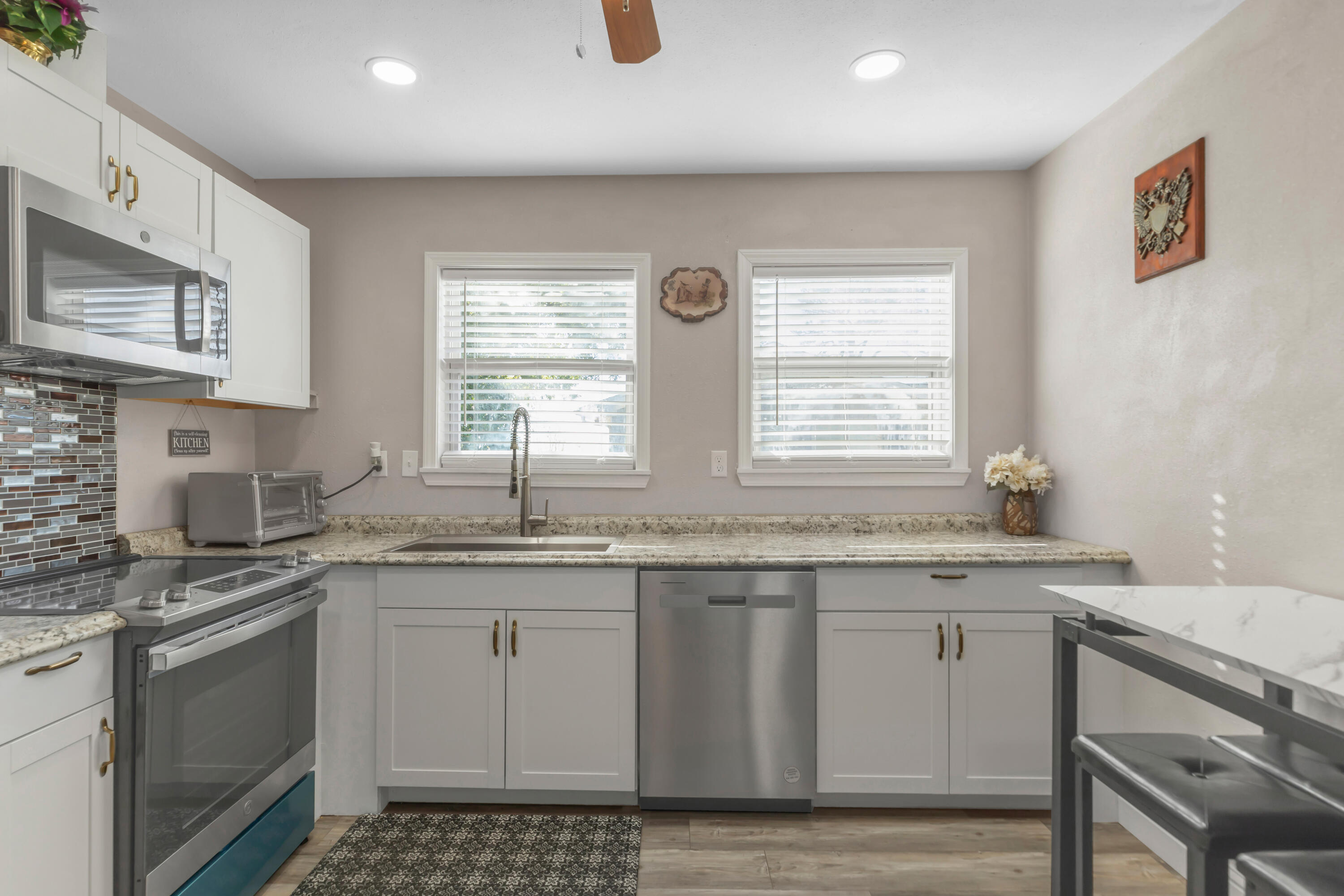 Fully furnished and updated guest house located on a large lot with plenty of parking, and is just minutes from Hurlburt AFB. The property offers 2 bedrooms with their own full bathrooms, a full kitchen and laundry room with washer and dryer. No pets allowed.