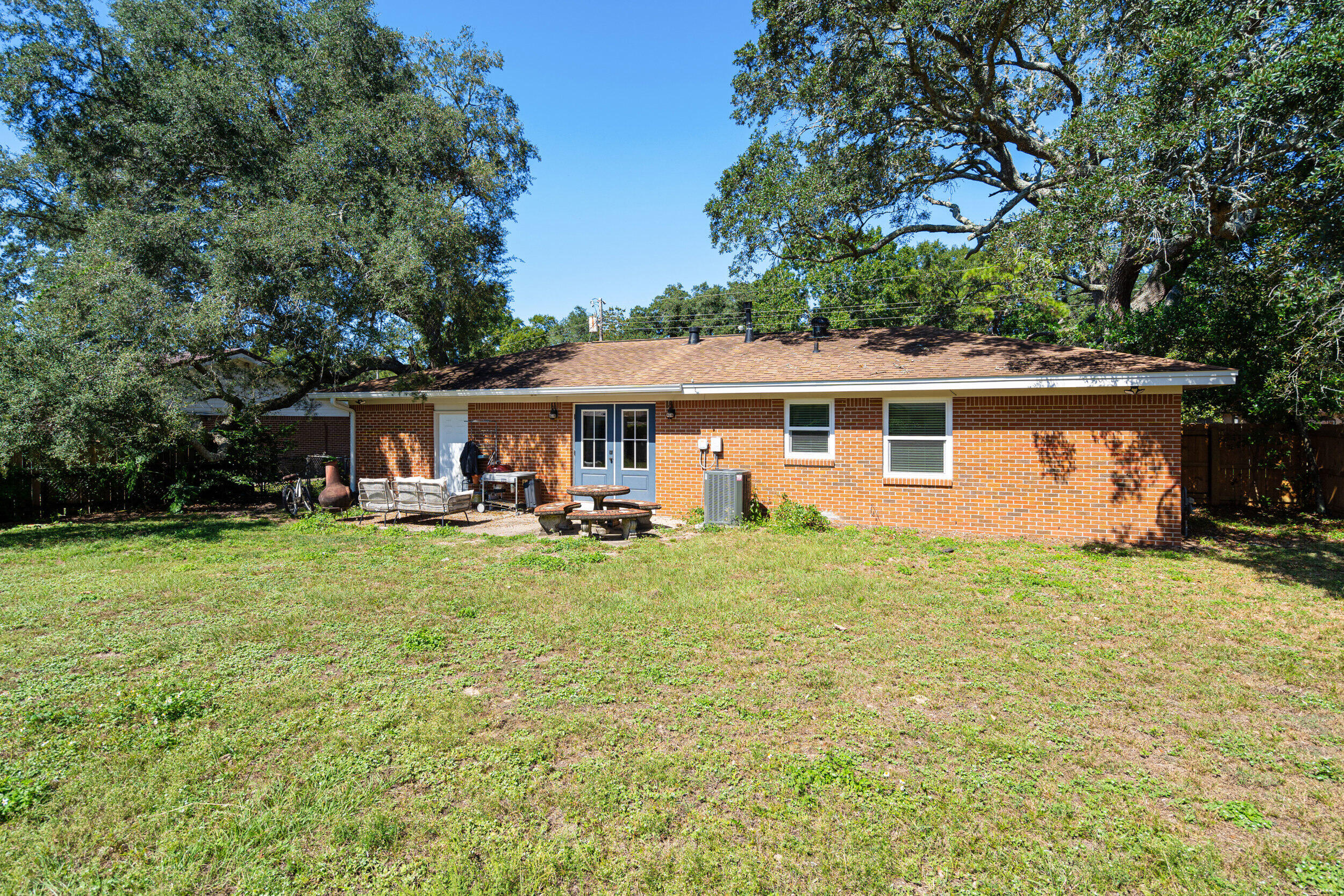 CAROL ANNE MANOR - Residential