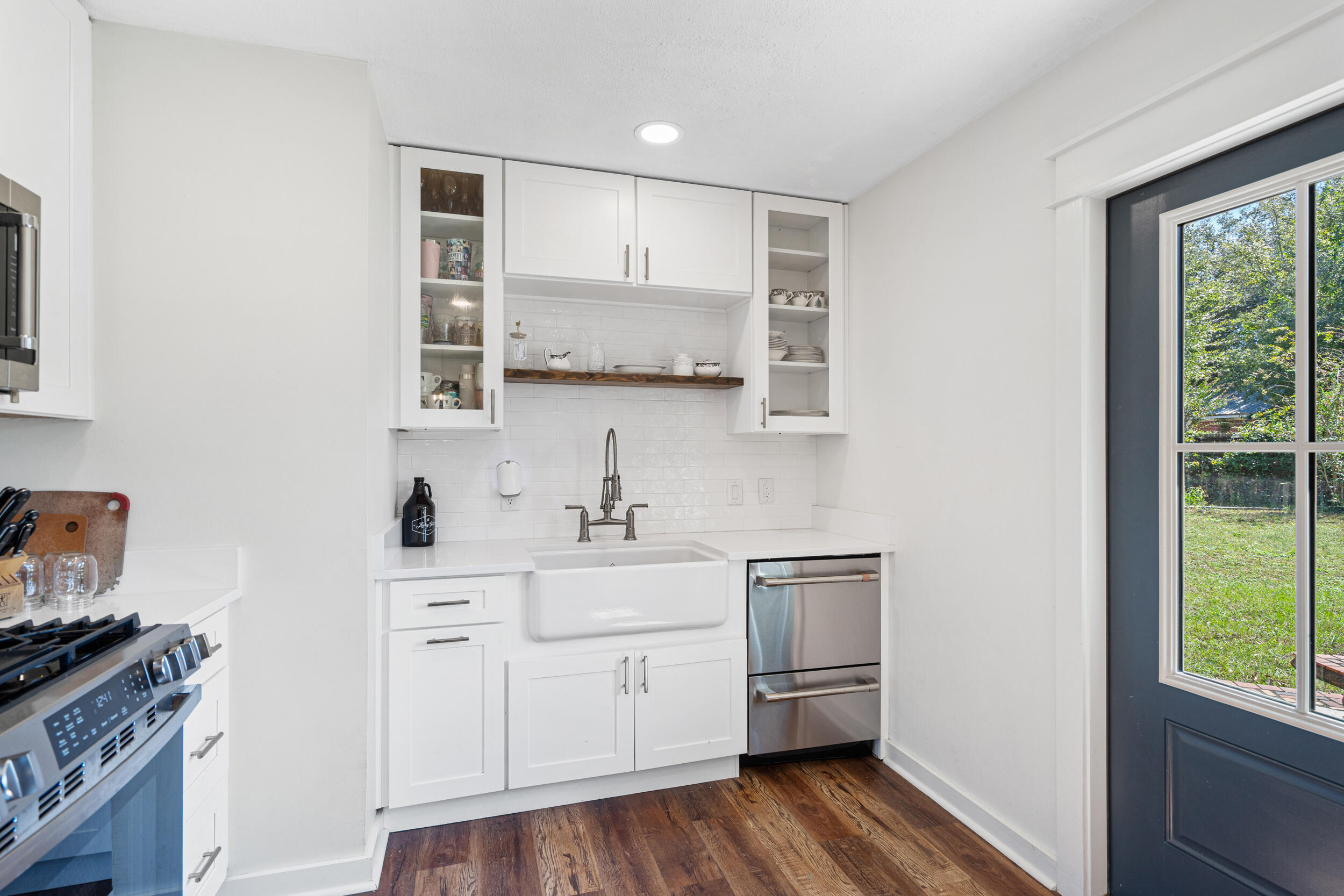 CAROL ANNE MANOR - Residential