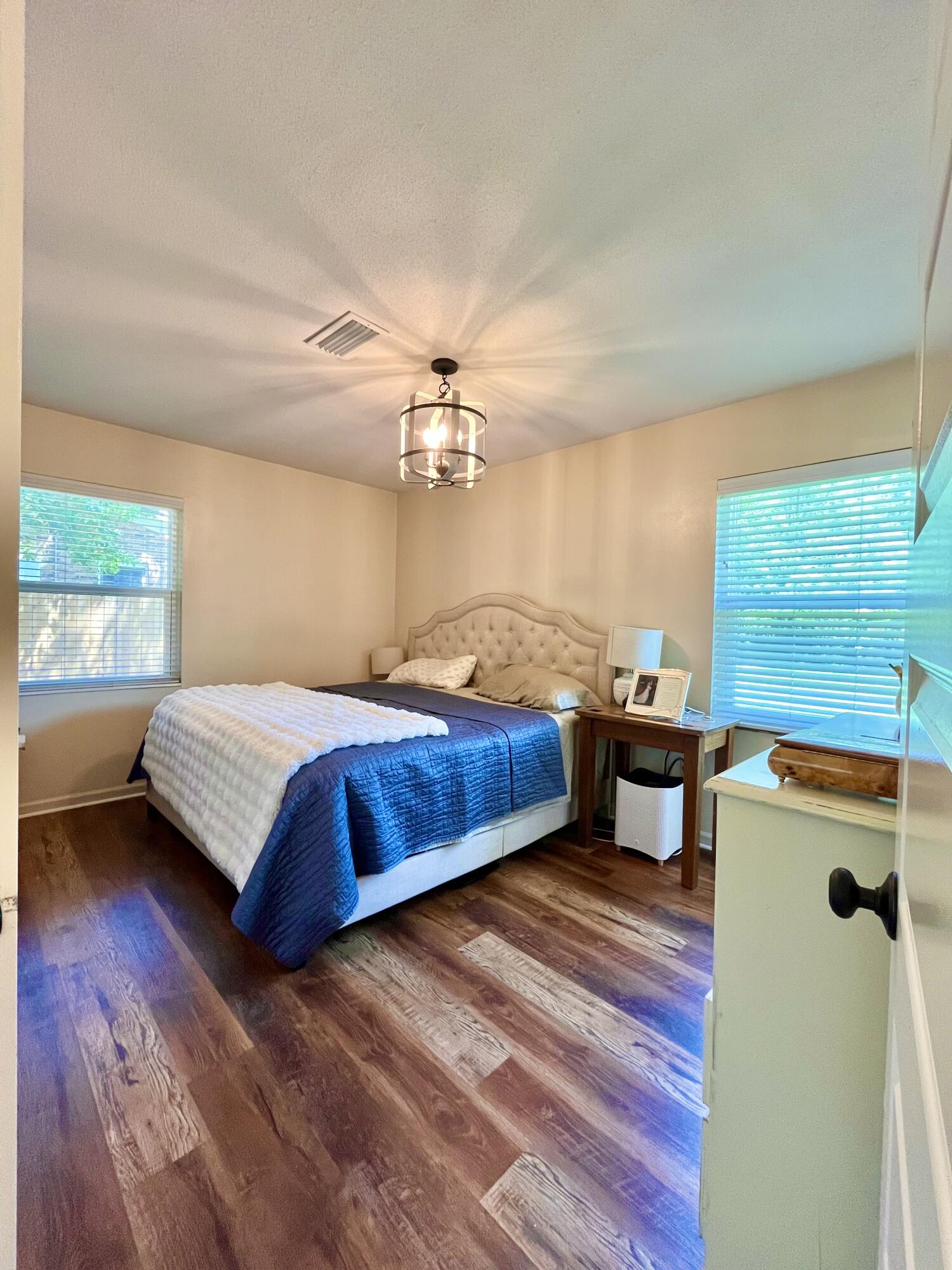CAROL ANNE MANOR - Residential