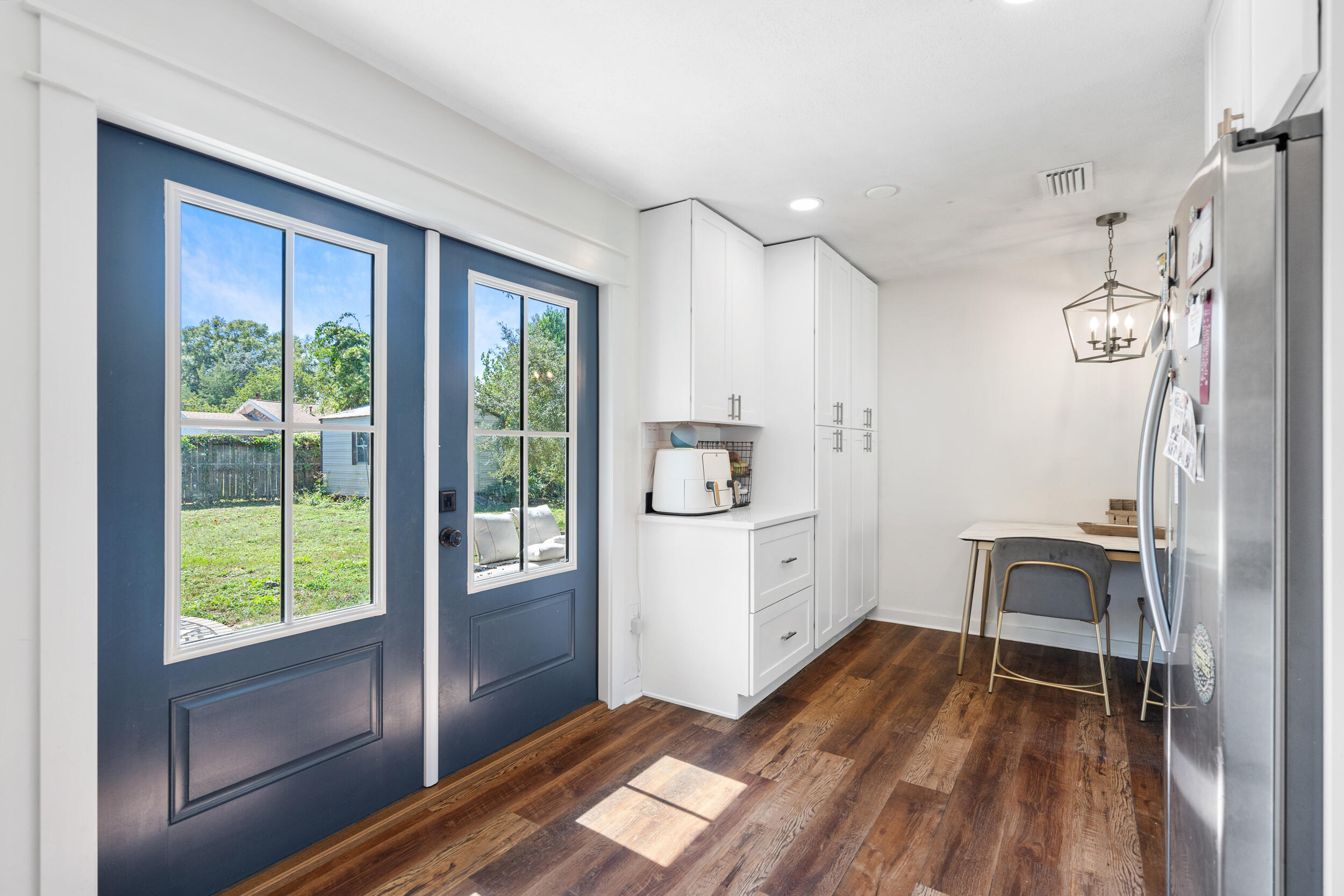 CAROL ANNE MANOR - Residential
