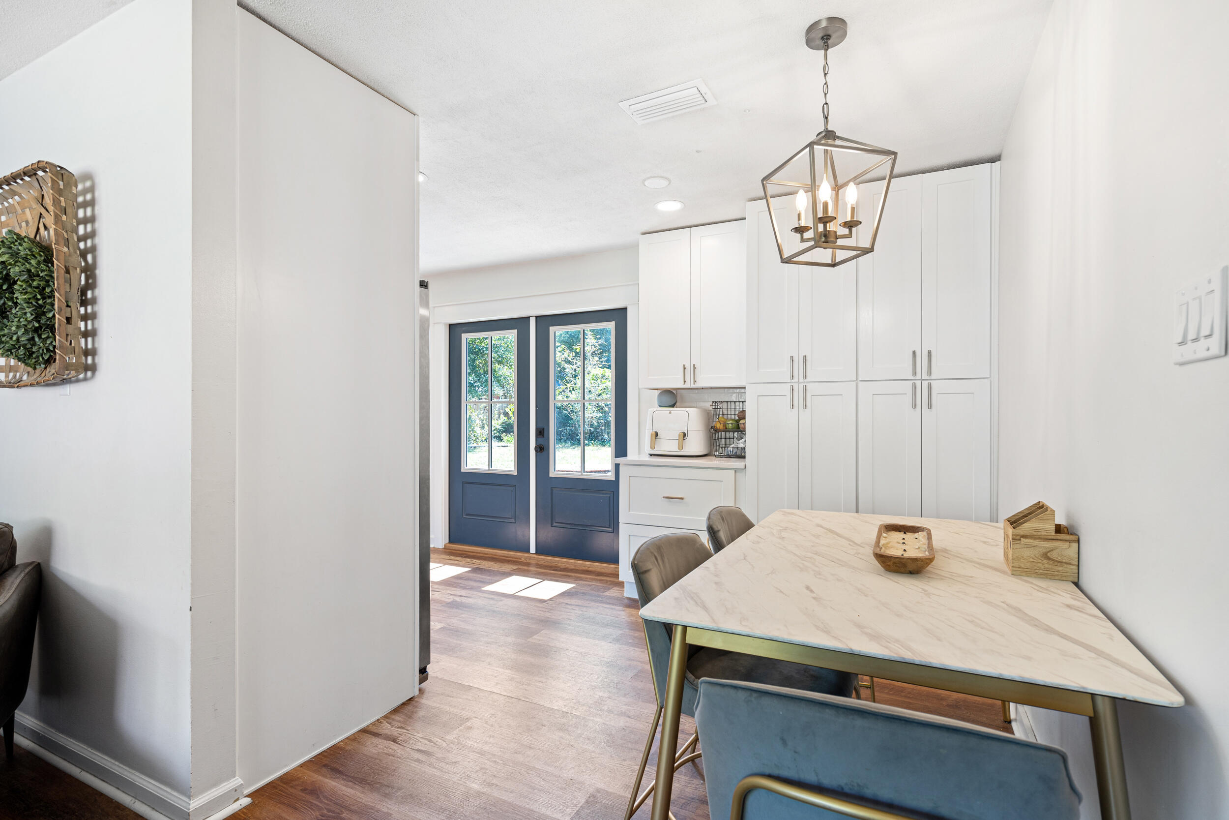 CAROL ANNE MANOR - Residential