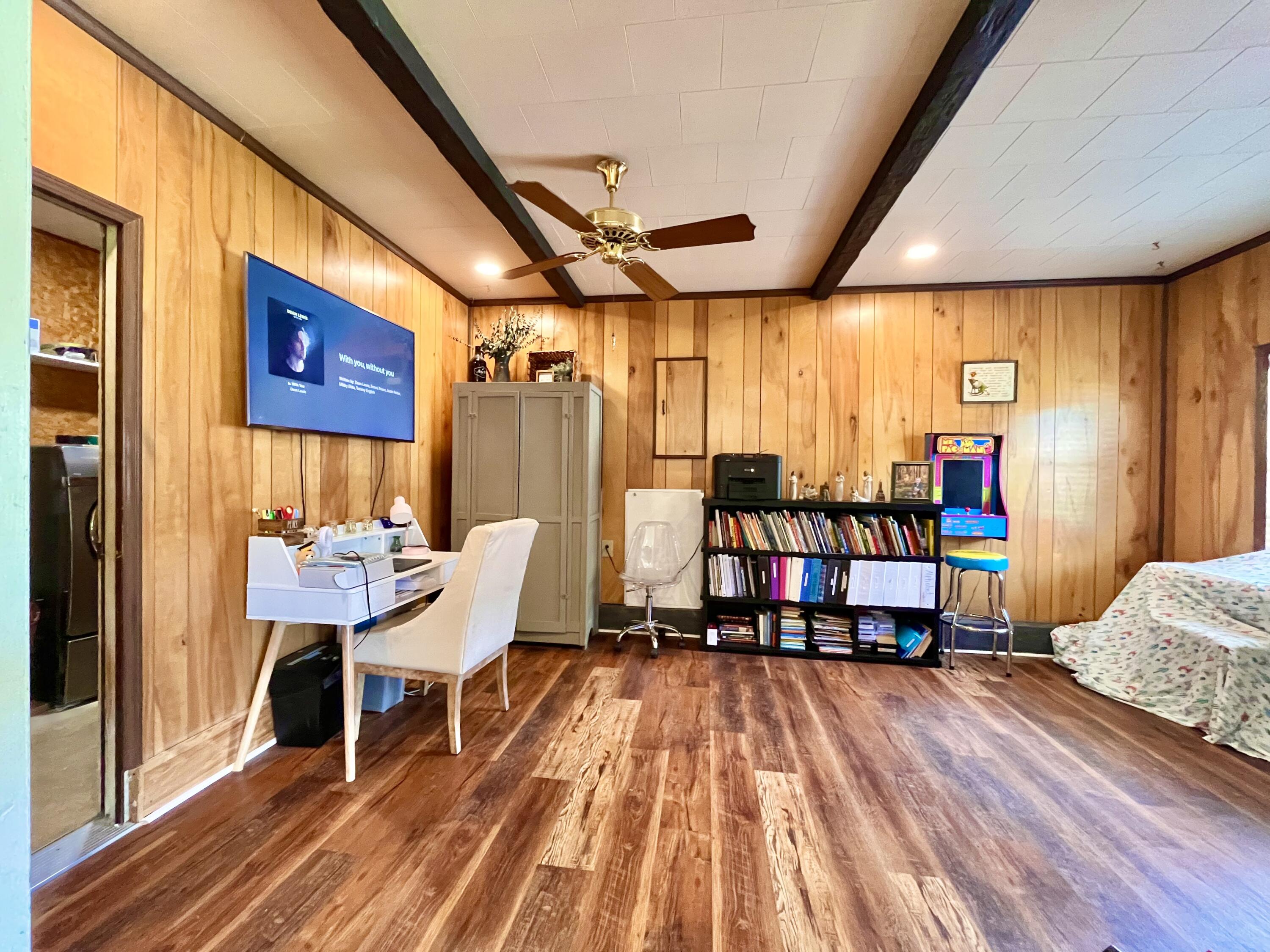 CAROL ANNE MANOR - Residential