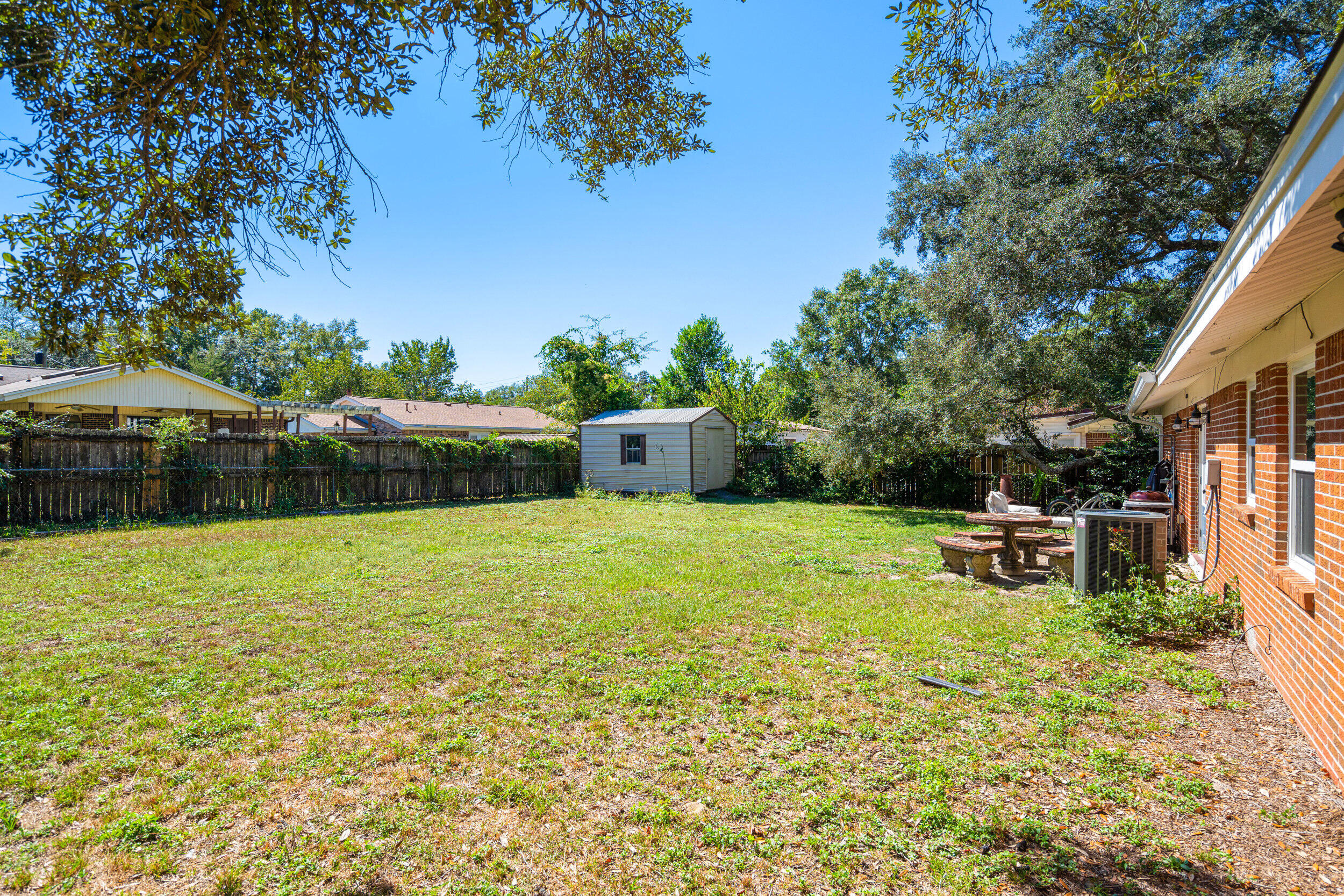 CAROL ANNE MANOR - Residential