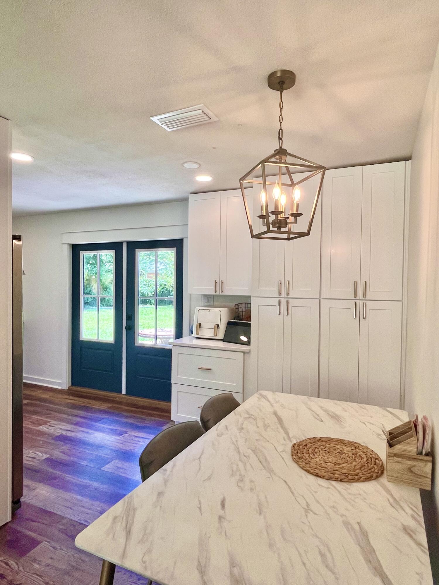 CAROL ANNE MANOR - Residential