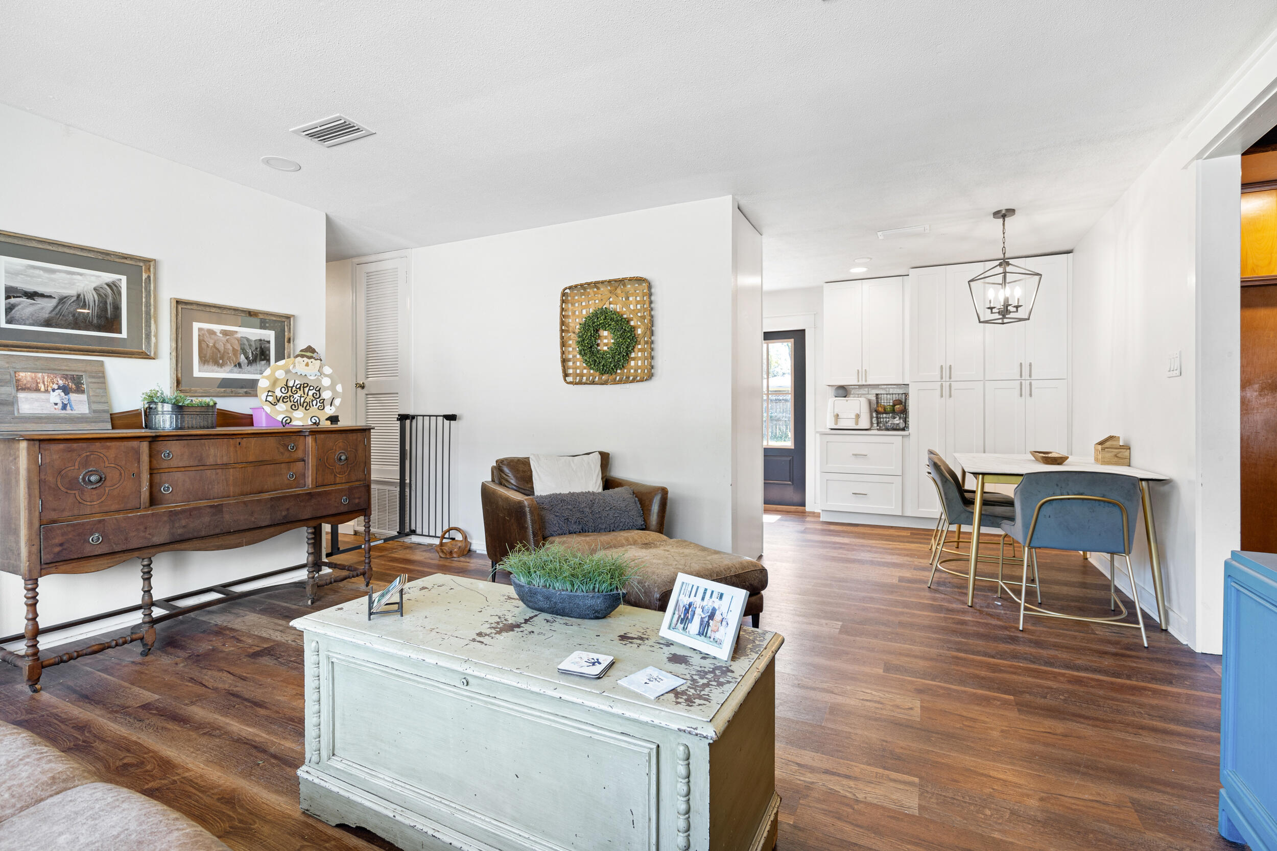 CAROL ANNE MANOR - Residential