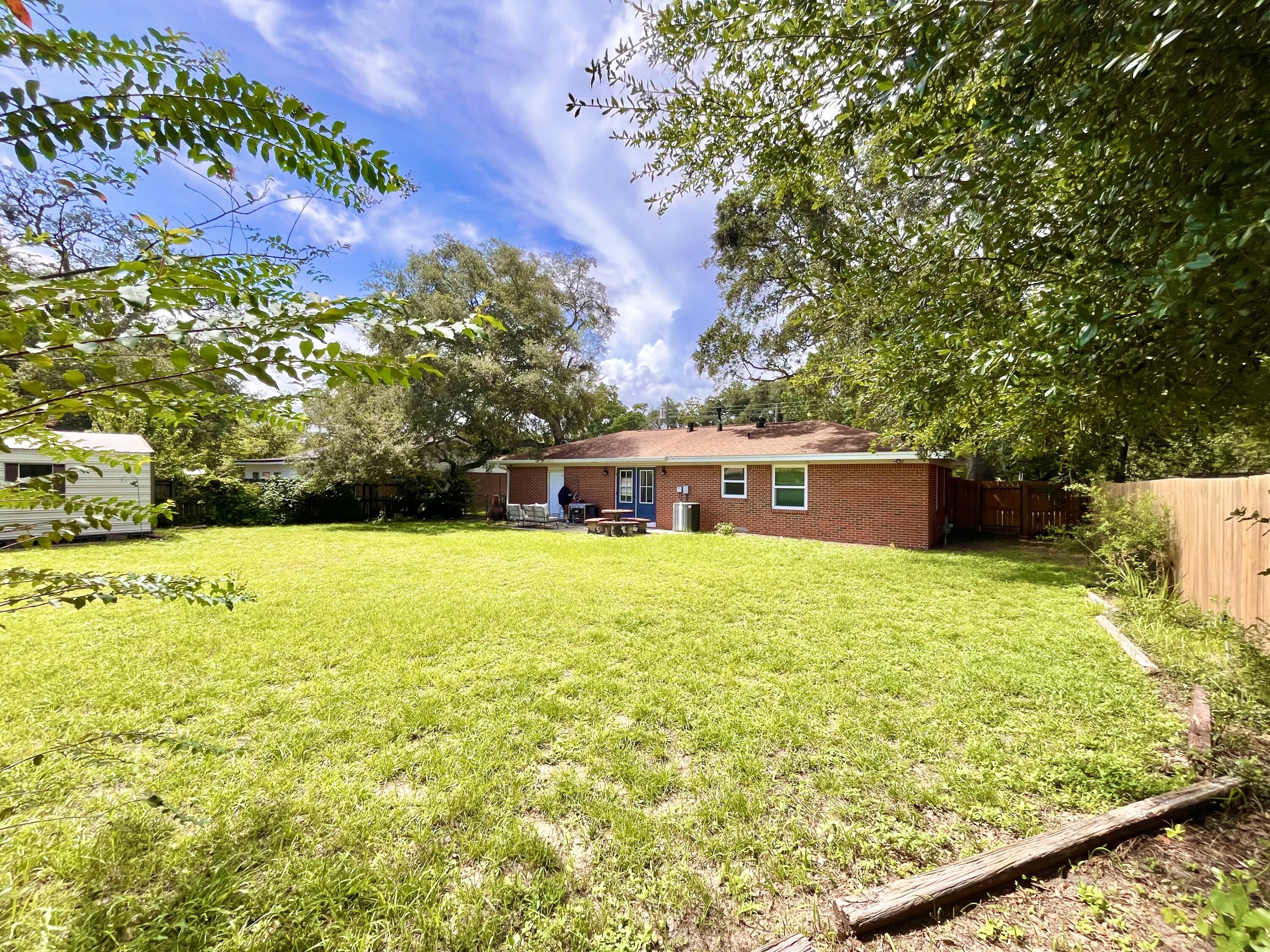 CAROL ANNE MANOR - Residential