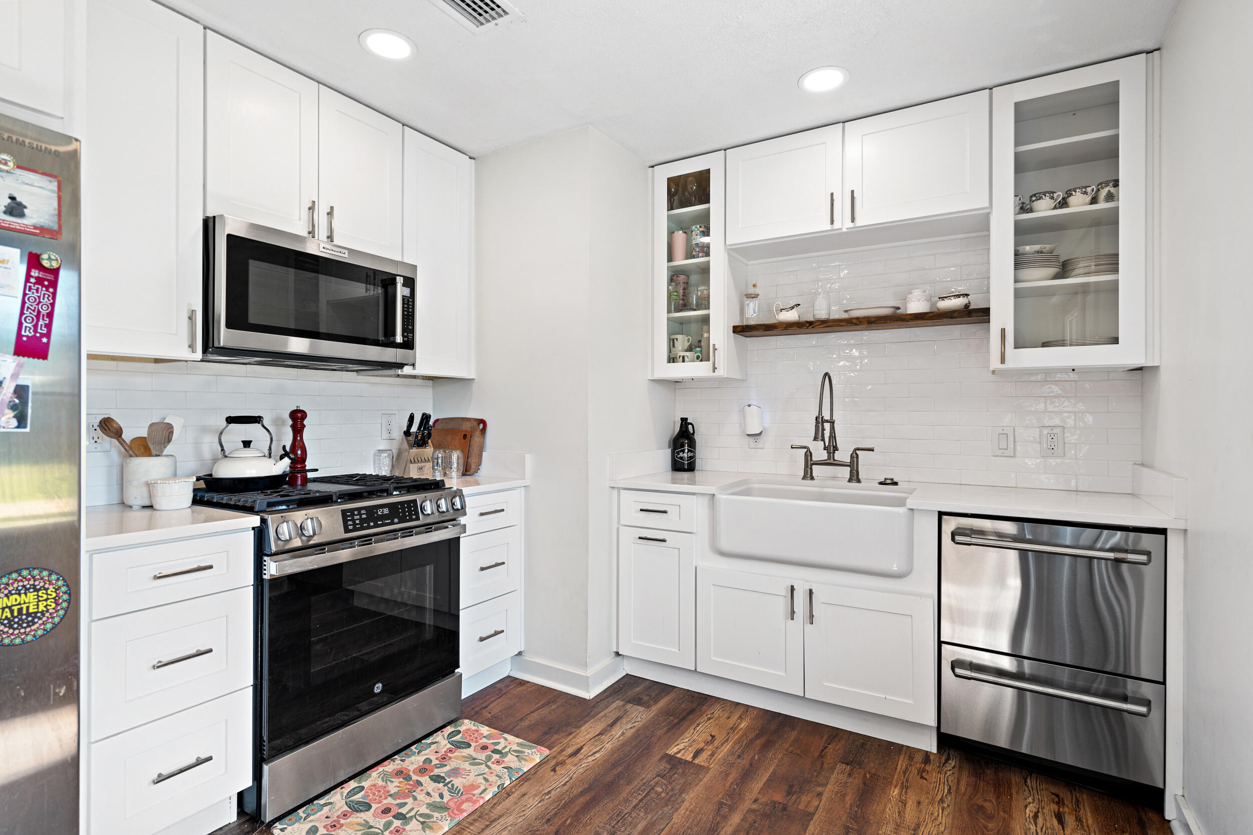 CAROL ANNE MANOR - Residential