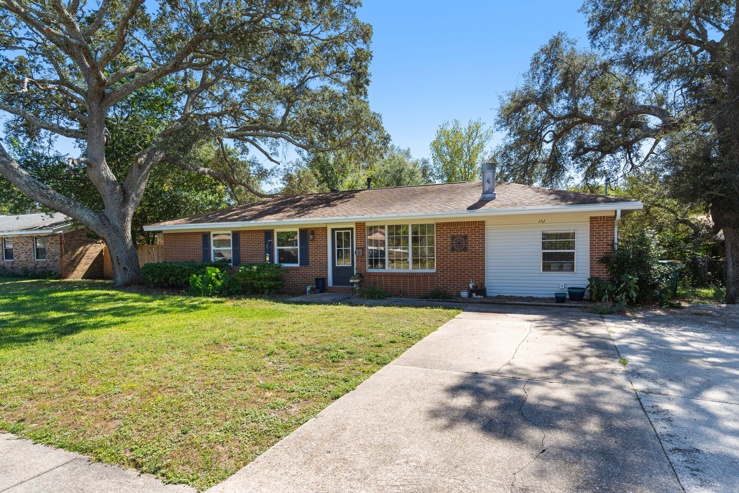 CAROL ANNE MANOR - Residential