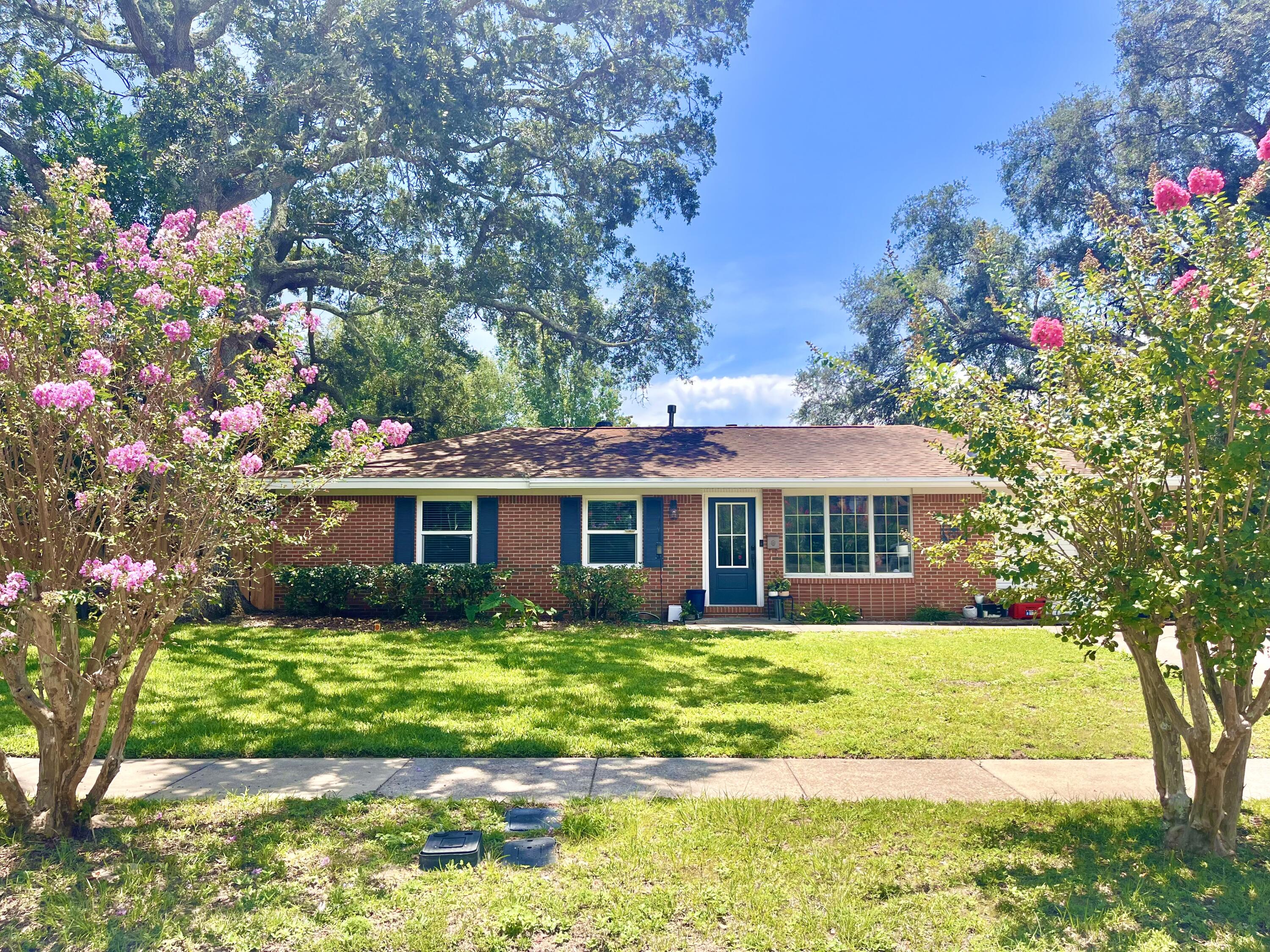 CAROL ANNE MANOR - Residential