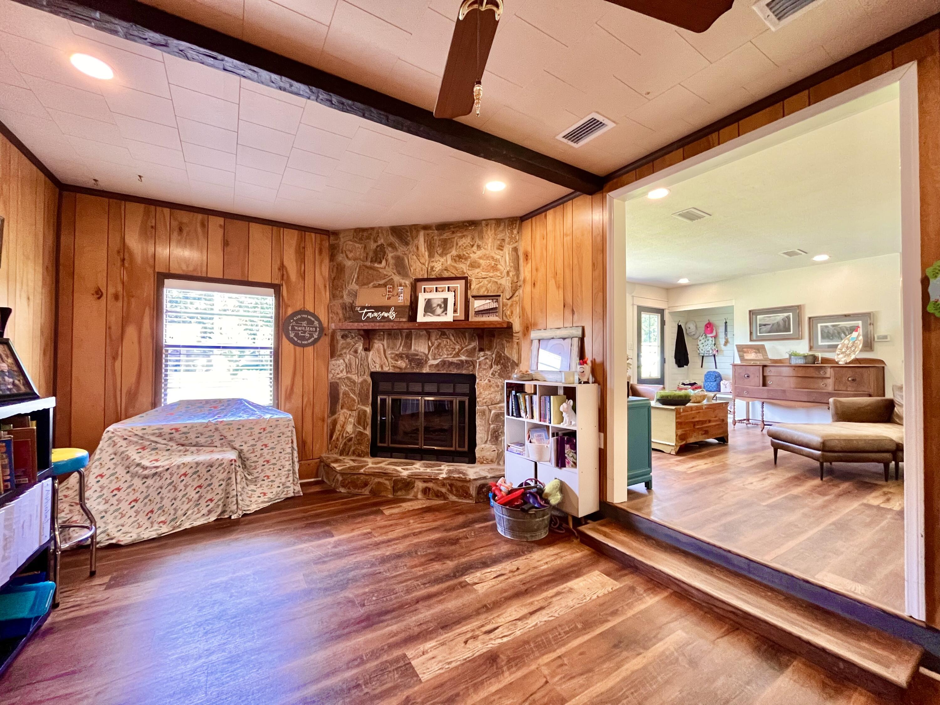 CAROL ANNE MANOR - Residential