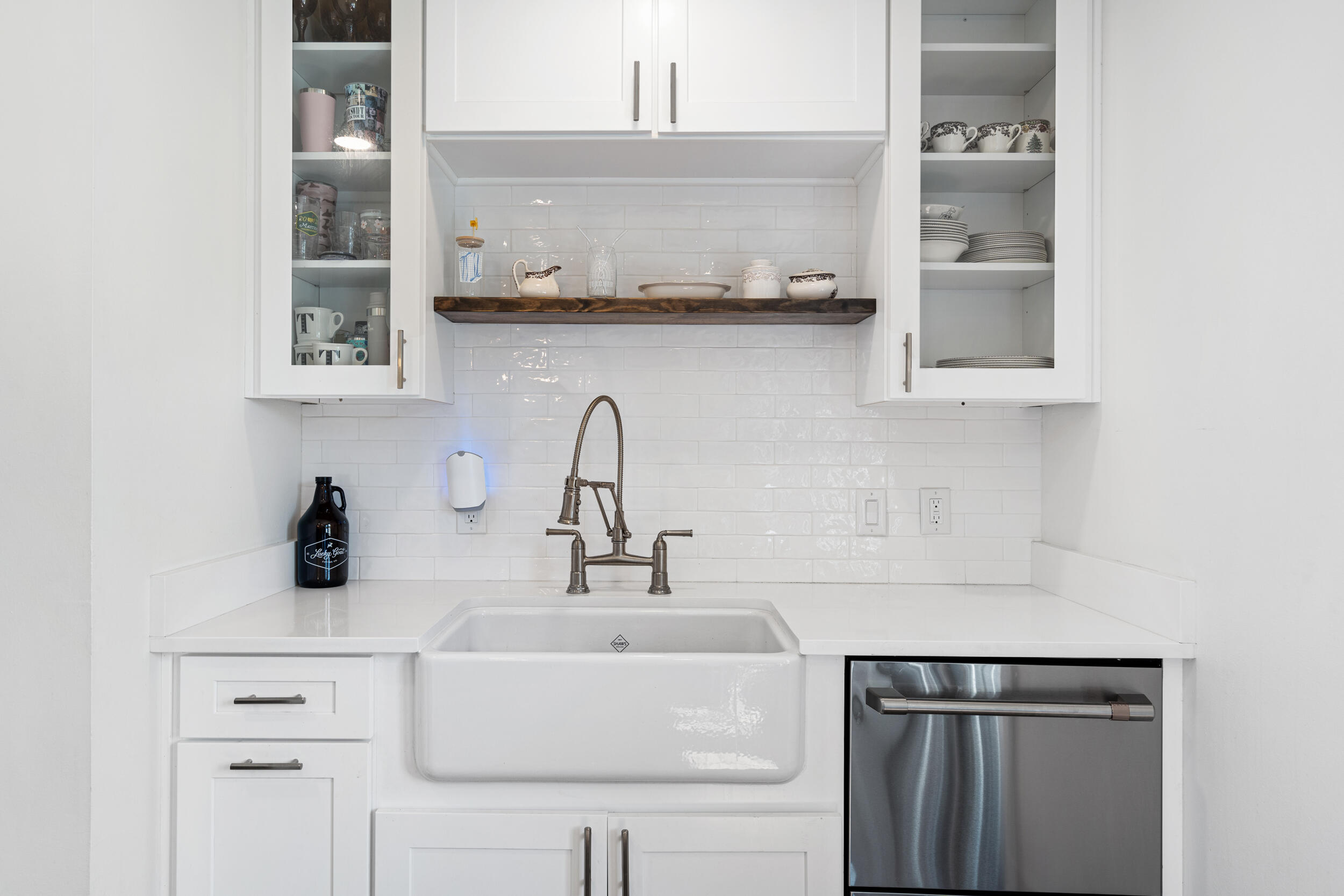 CAROL ANNE MANOR - Residential