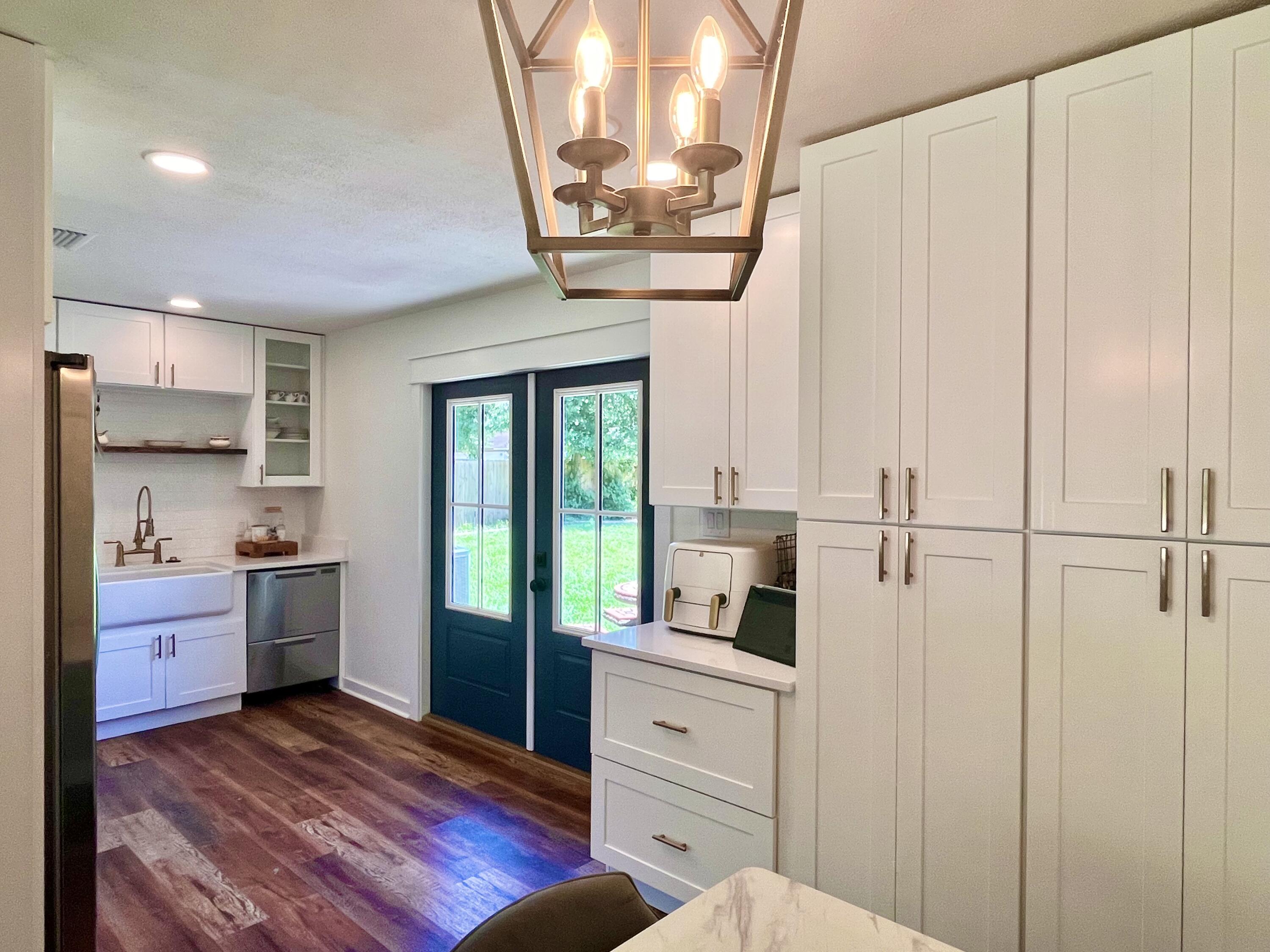 CAROL ANNE MANOR - Residential
