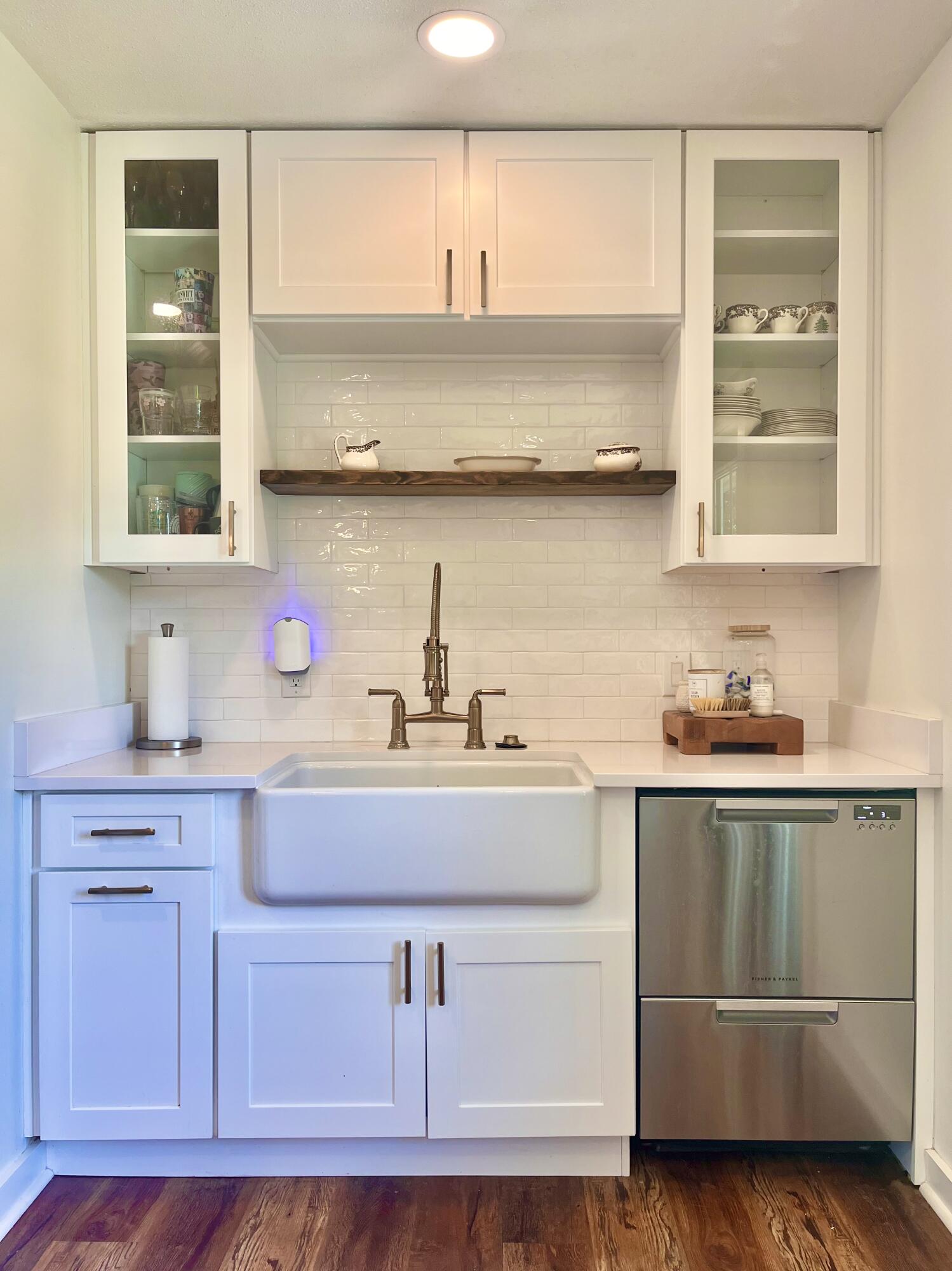 CAROL ANNE MANOR - Residential