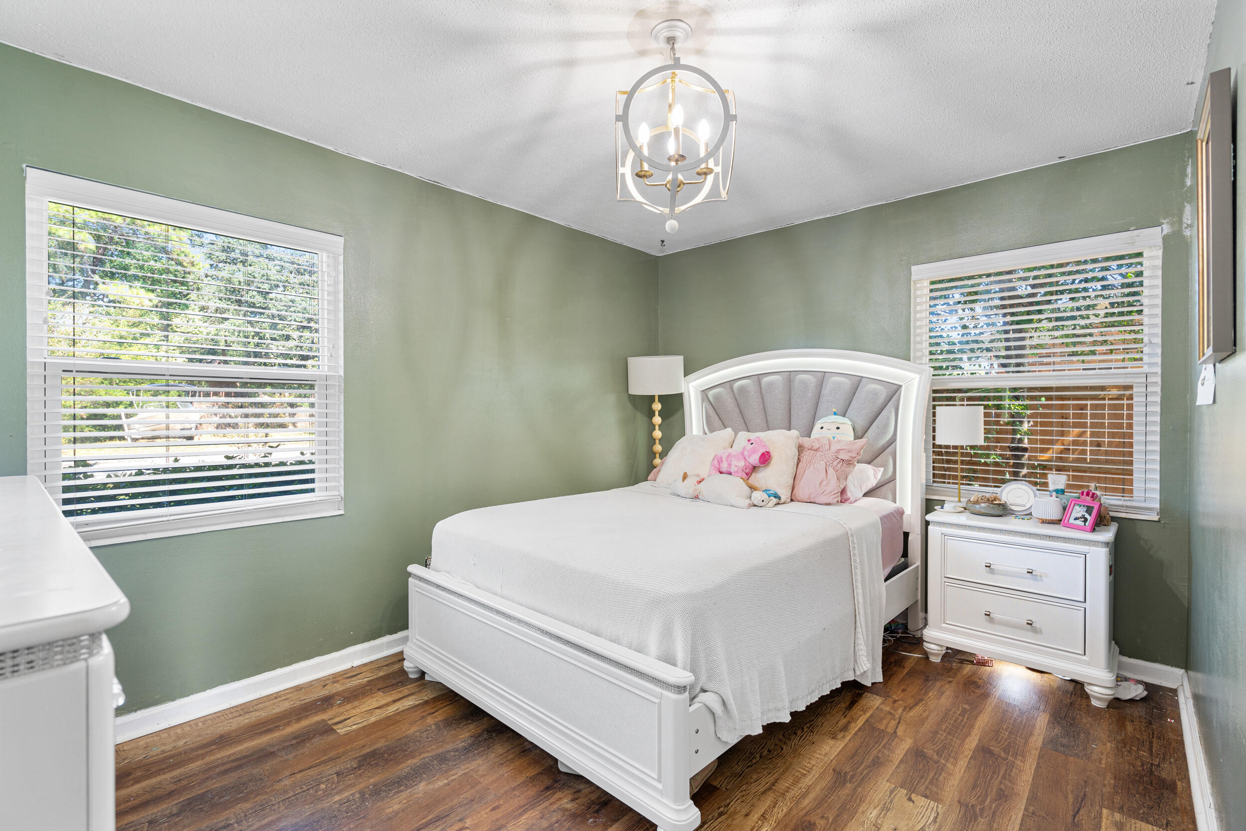 CAROL ANNE MANOR - Residential
