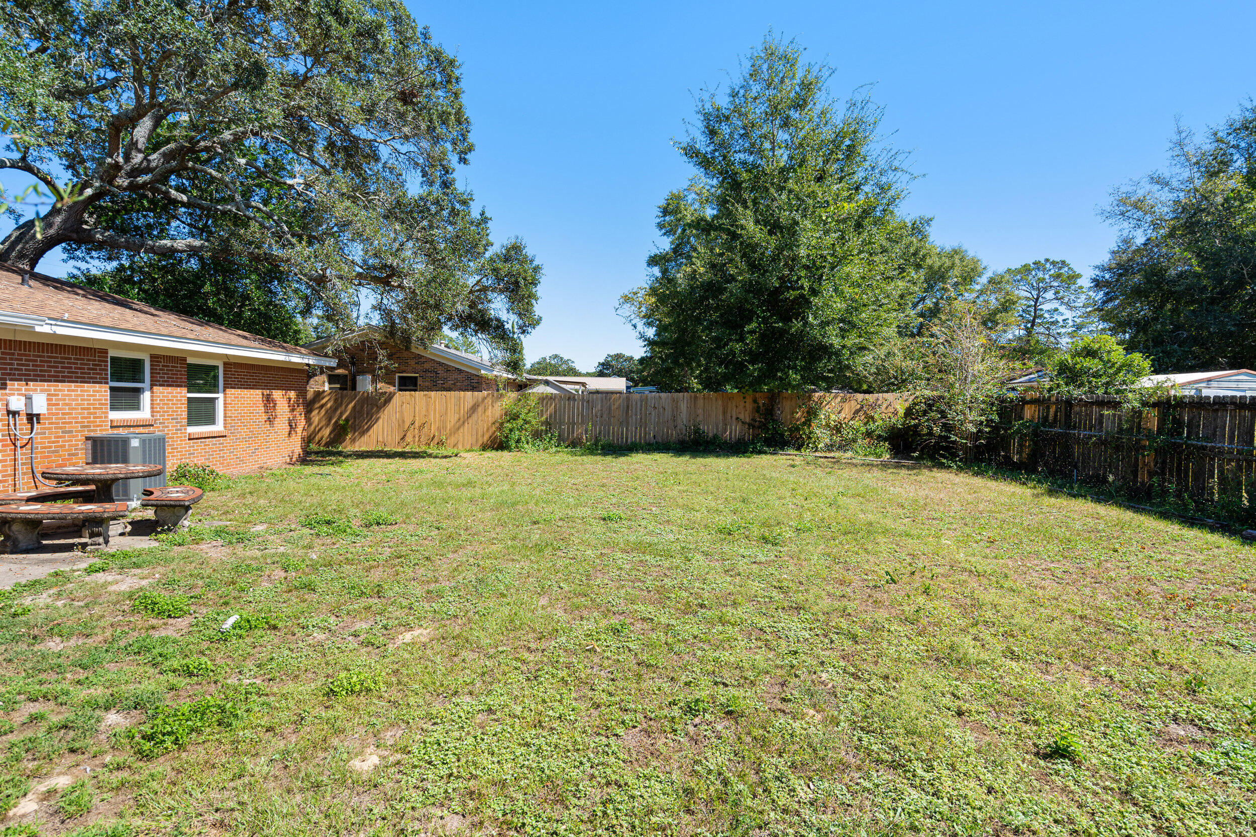 CAROL ANNE MANOR - Residential