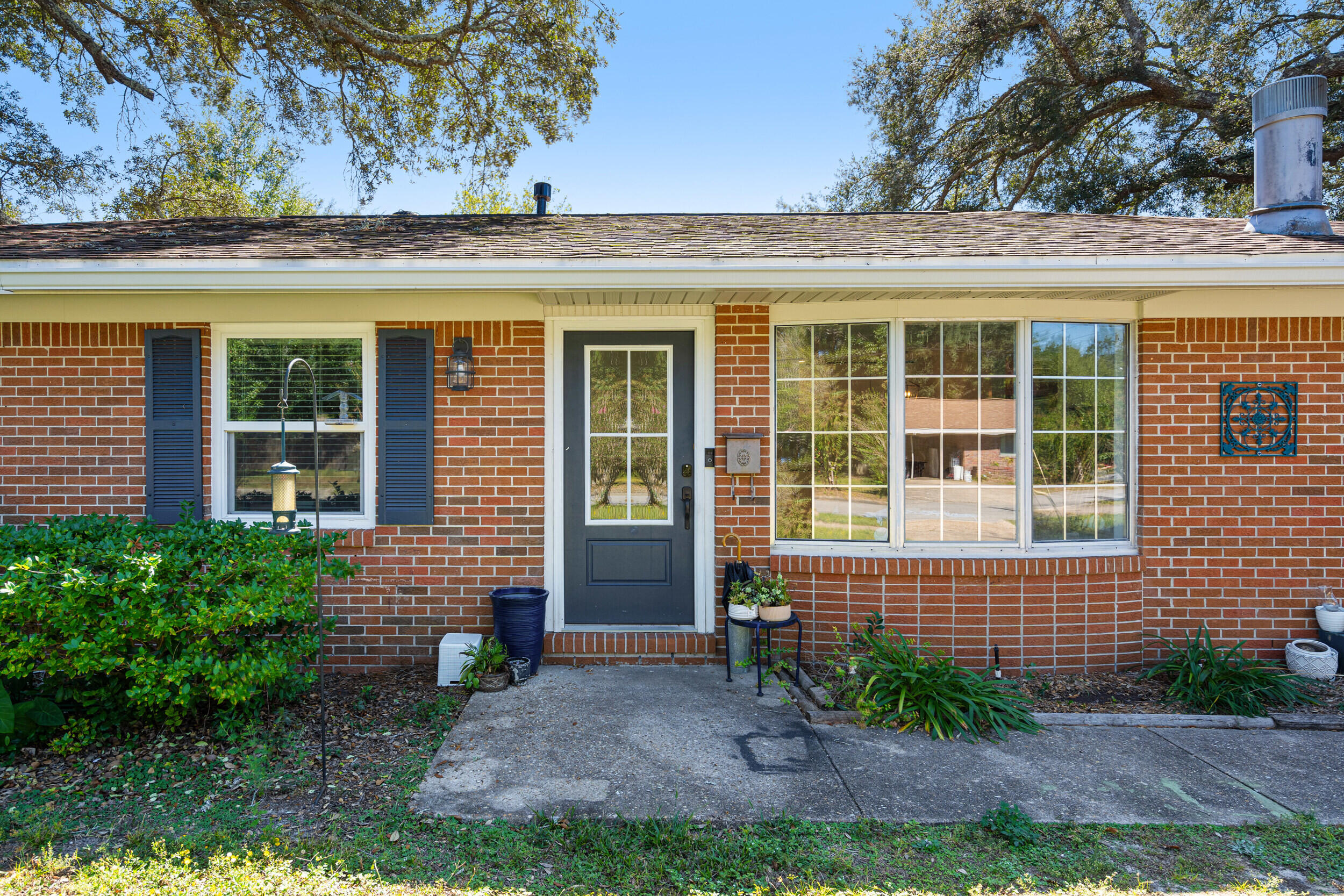 CAROL ANNE MANOR - Residential