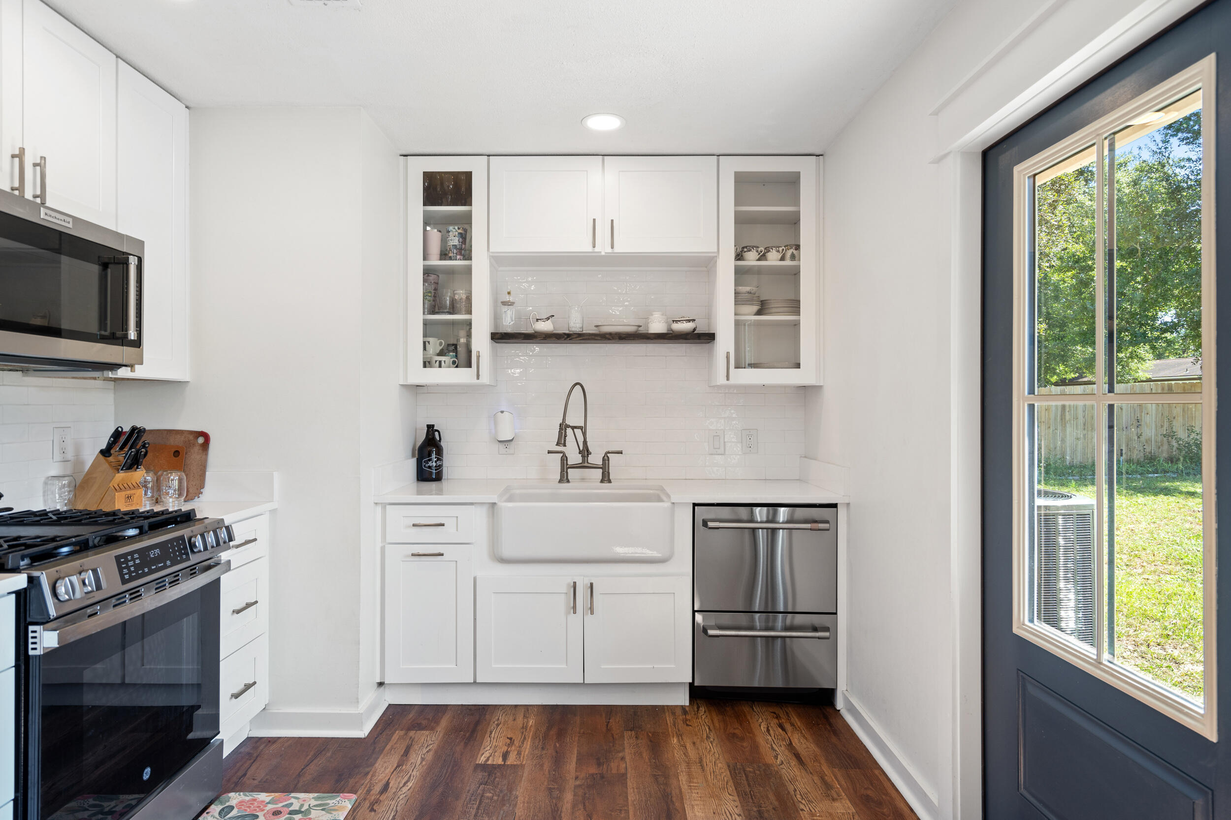 CAROL ANNE MANOR - Residential