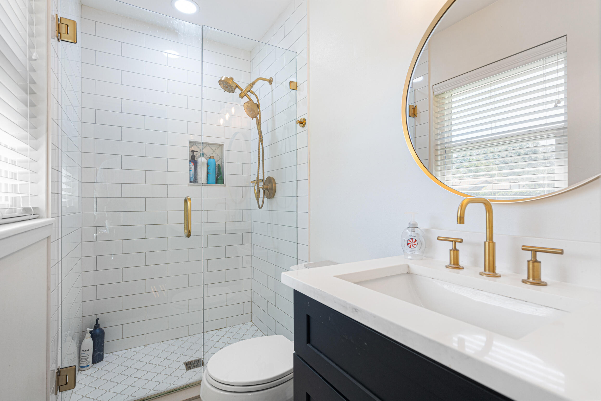 CAROL ANNE MANOR - Residential